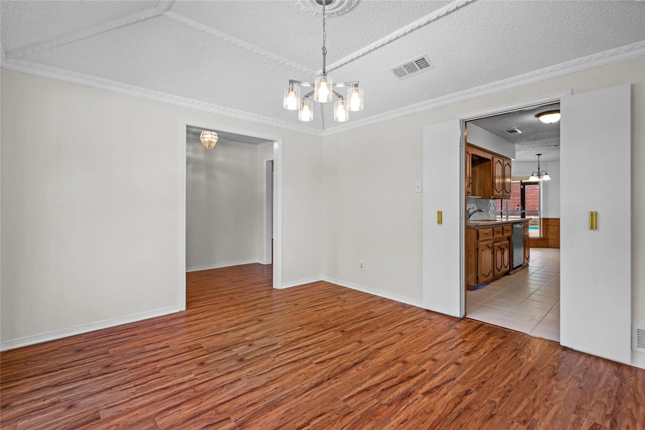 Single Family Residence For Sale in Dallas County , 1315 Winding Brook Drive, De Soto, Texas 75115, 4 Bedroom, 4 Bathroom, 2 Garage spaces, 2,700 Sqft, built in 1977, mls#21329839, Real Estate Agent in De Soto, Homes For Sale in Dallas county, Homes For Sale in De Soto, Realtor in De Soto Texas, Real Estate Brokerage Independent Realty Texas, Luminita Cordes Realtor