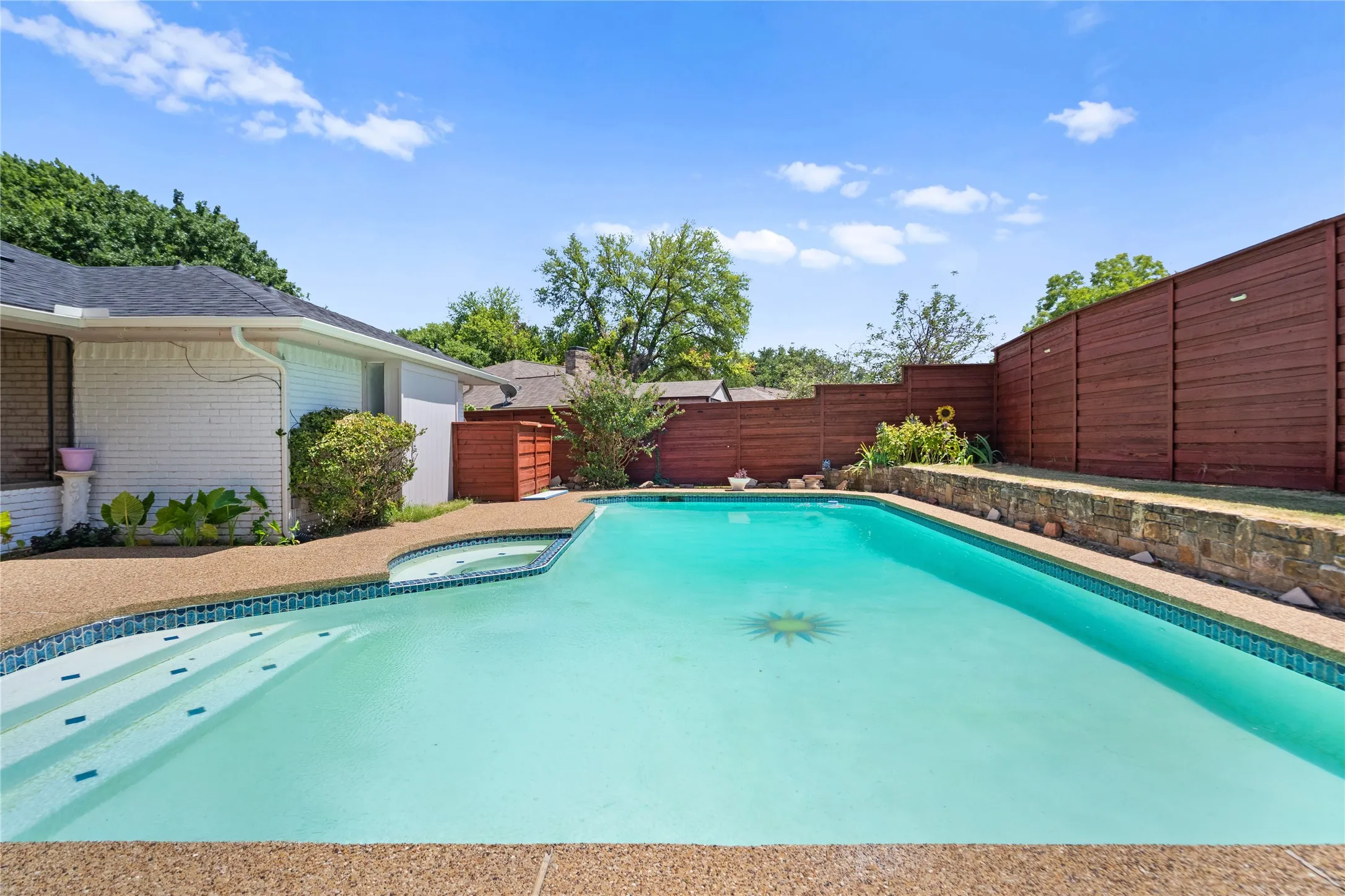 Single Family Residence For Sale in Dallas County , 1315 Winding Brook Drive, De Soto, Texas 75115, 4 Bedroom, 4 Bathroom, 2 Garage spaces, 2,700 Sqft, built in 1977, mls#21329839, Real Estate Agent in De Soto, Homes For Sale in Dallas county, Homes For Sale in De Soto, Realtor in De Soto Texas, Real Estate Brokerage Independent Realty Texas, Luminita Cordes Realtor