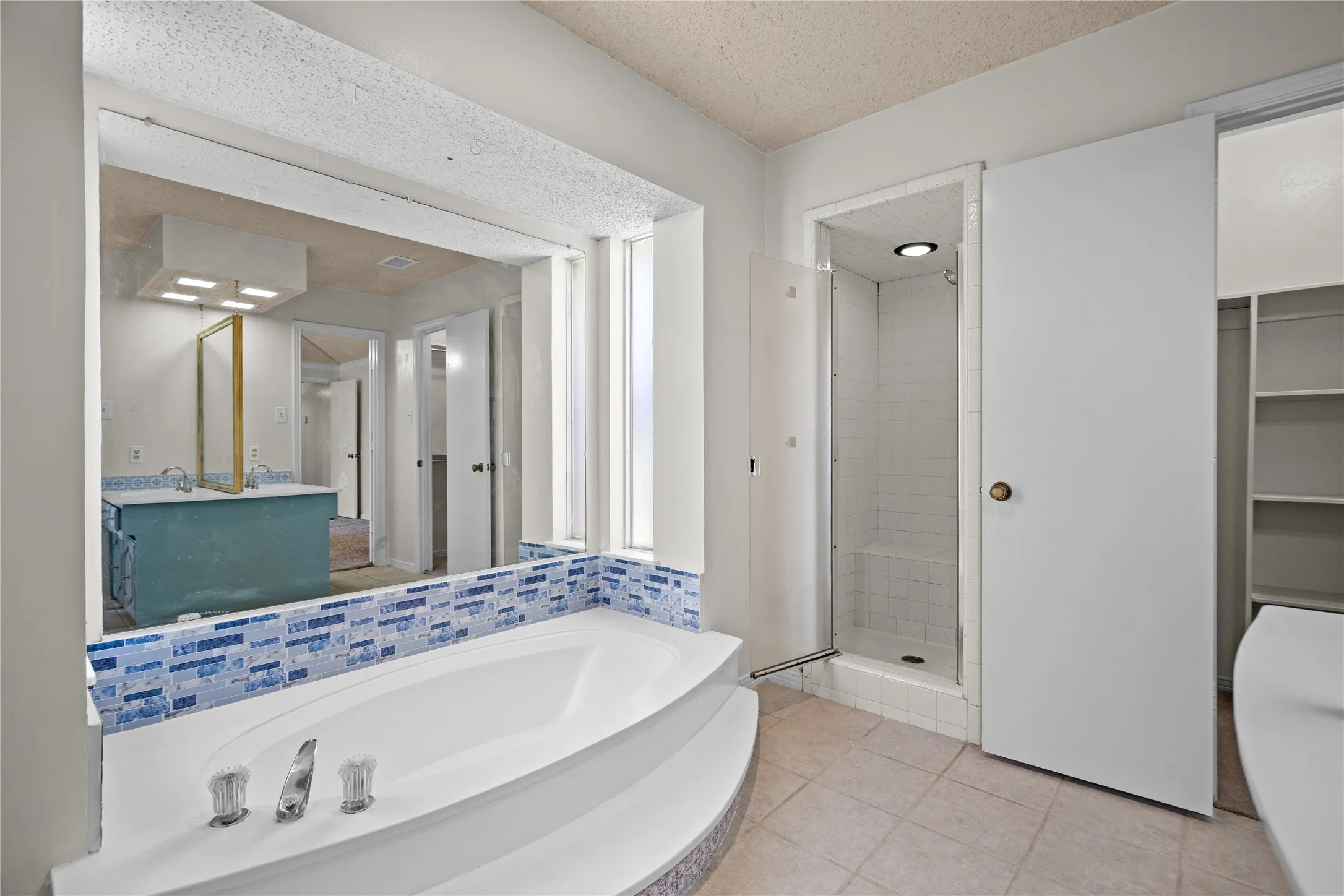 Single Family Residence For Sale in Dallas County , 1315 Winding Brook Drive, De Soto, Texas 75115, 4 Bedroom, 4 Bathroom, 2 Garage spaces, 2,700 Sqft, built in 1977, mls#21329839, Real Estate Agent in De Soto, Homes For Sale in Dallas county, Homes For Sale in De Soto, Realtor in De Soto Texas, Real Estate Brokerage Independent Realty Texas, Luminita Cordes Realtor