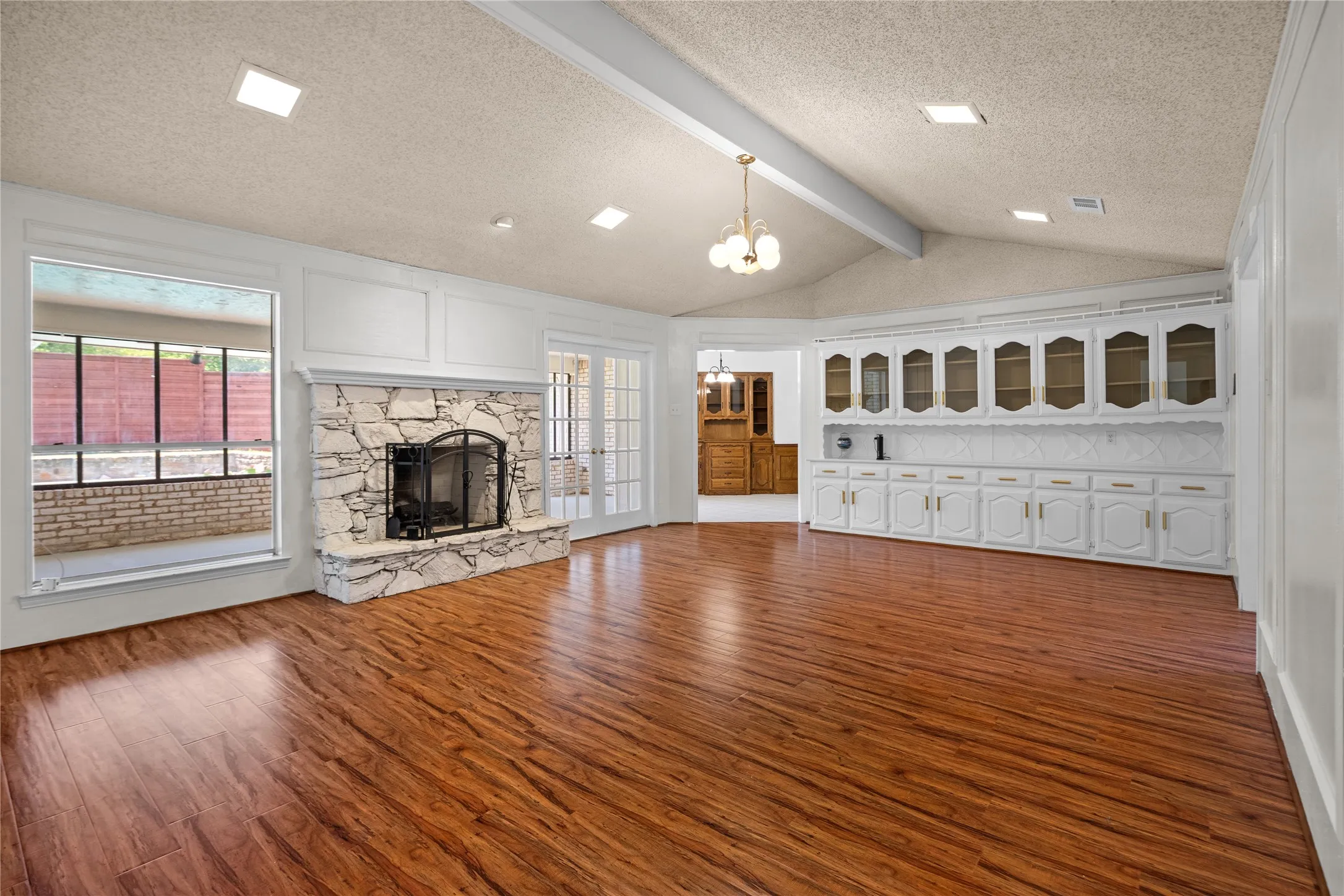Single Family Residence For Sale in Dallas County , 1315 Winding Brook Drive, De Soto, Texas 75115, 4 Bedroom, 4 Bathroom, 2 Garage spaces, 2,700 Sqft, built in 1977, mls#21329839, Real Estate Agent in De Soto, Homes For Sale in Dallas county, Homes For Sale in De Soto, Realtor in De Soto Texas, Real Estate Brokerage Independent Realty Texas, Luminita Cordes Realtor