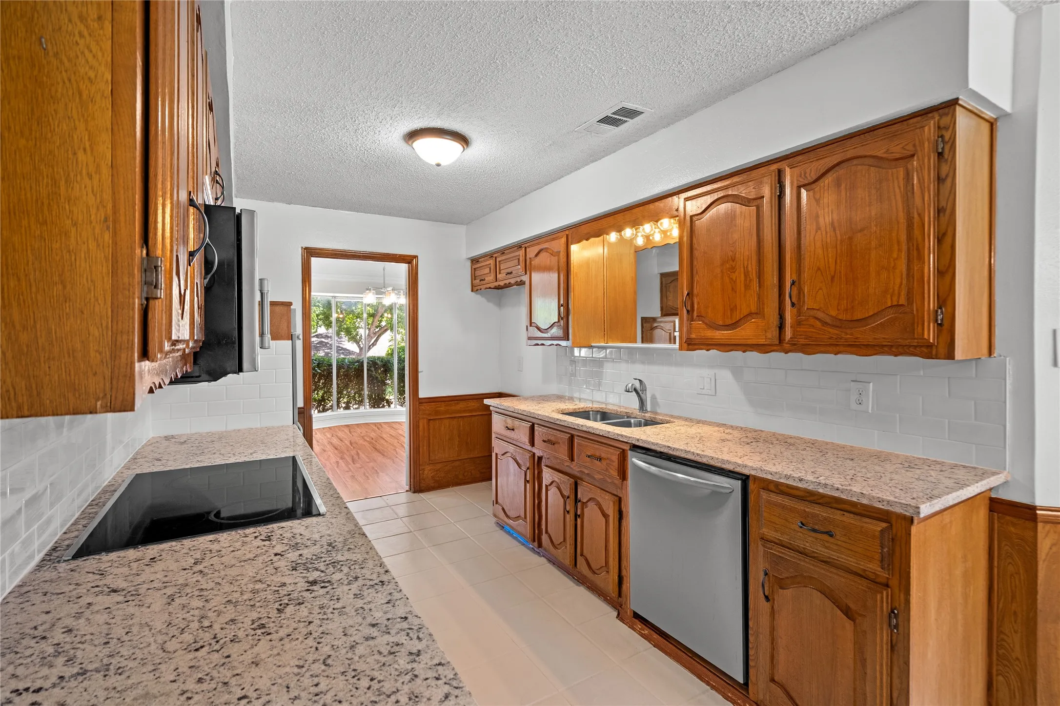 Single Family Residence For Sale in Dallas County , 1315 Winding Brook Drive, De Soto, Texas 75115, 4 Bedroom, 4 Bathroom, 2 Garage spaces, 2,700 Sqft, built in 1977, mls#21329839, Real Estate Agent in De Soto, Homes For Sale in Dallas county, Homes For Sale in De Soto, Realtor in De Soto Texas, Real Estate Brokerage Independent Realty Texas, Luminita Cordes Realtor