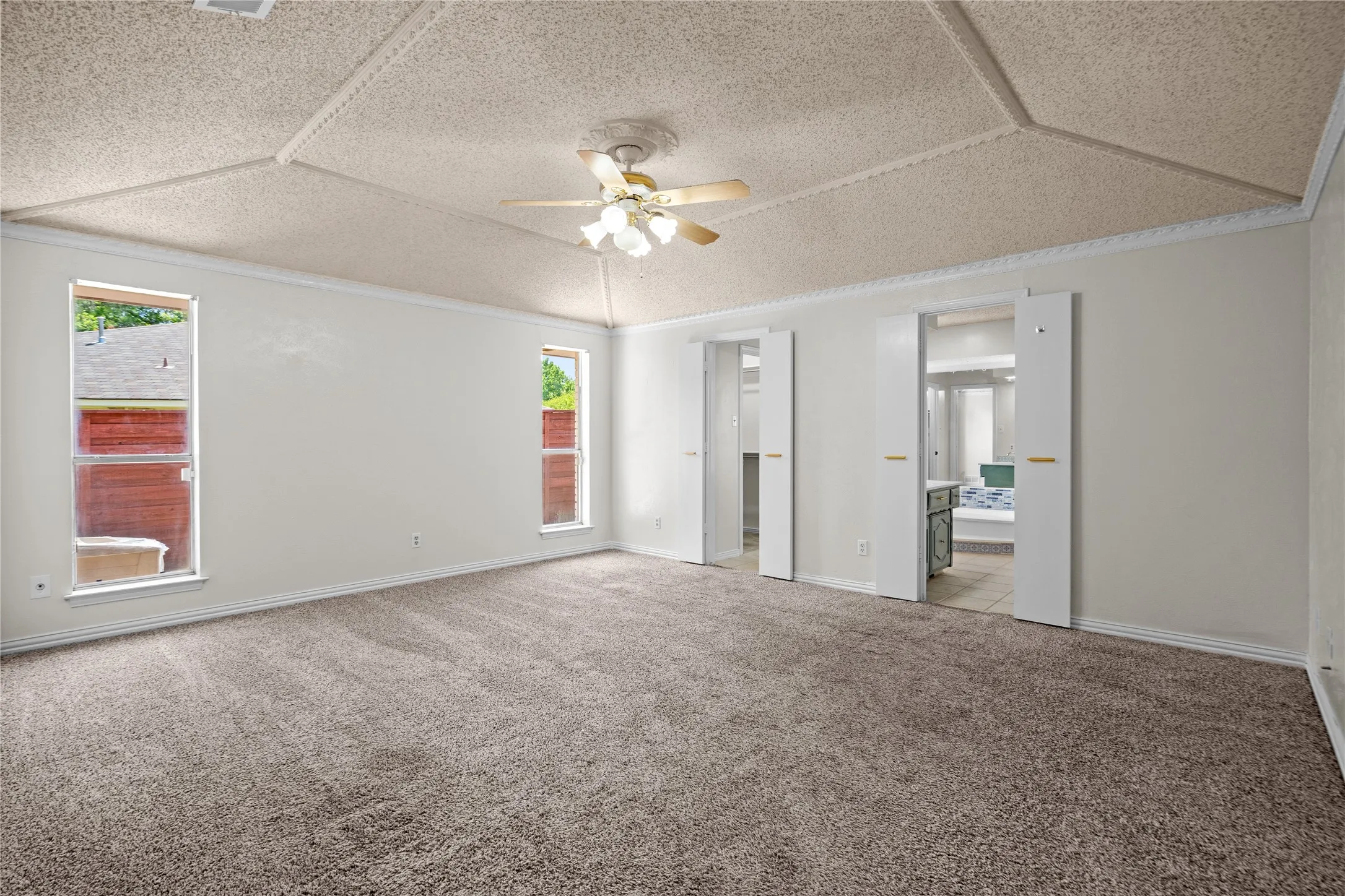 Single Family Residence For Sale in Dallas County , 1315 Winding Brook Drive, De Soto, Texas 75115, 4 Bedroom, 4 Bathroom, 2 Garage spaces, 2,700 Sqft, built in 1977, mls#21329839, Real Estate Agent in De Soto, Homes For Sale in Dallas county, Homes For Sale in De Soto, Realtor in De Soto Texas, Real Estate Brokerage Independent Realty Texas, Luminita Cordes Realtor
