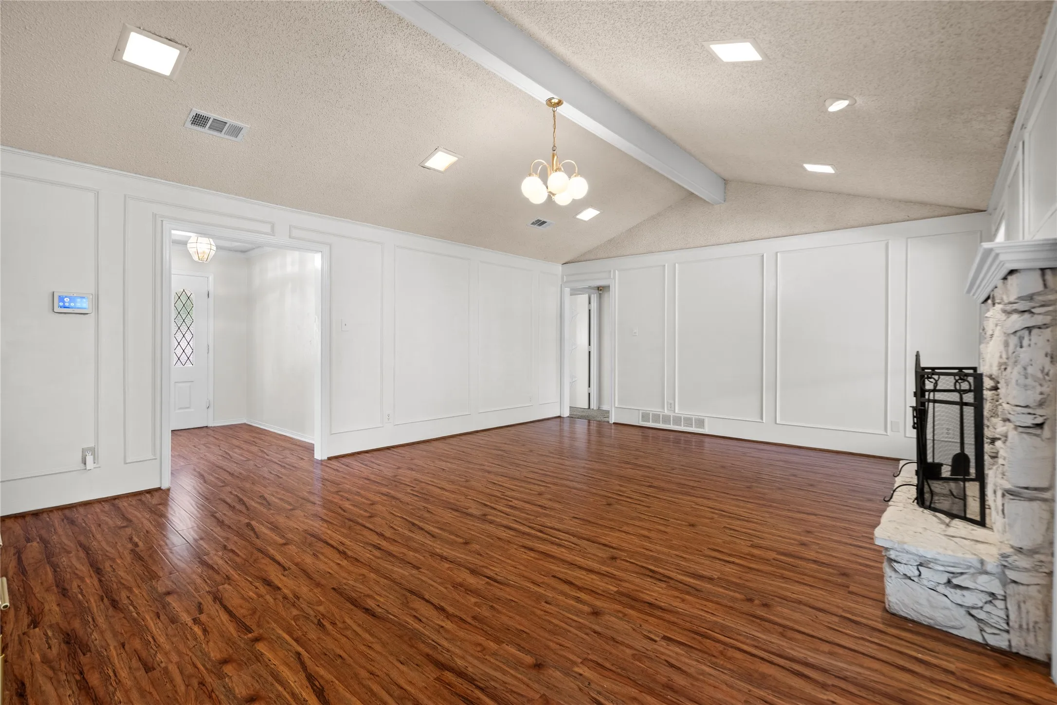 Single Family Residence For Sale in Dallas County , 1315 Winding Brook Drive, De Soto, Texas 75115, 4 Bedroom, 4 Bathroom, 2 Garage spaces, 2,700 Sqft, built in 1977, mls#21329839, Real Estate Agent in De Soto, Homes For Sale in Dallas county, Homes For Sale in De Soto, Realtor in De Soto Texas, Real Estate Brokerage Independent Realty Texas, Luminita Cordes Realtor