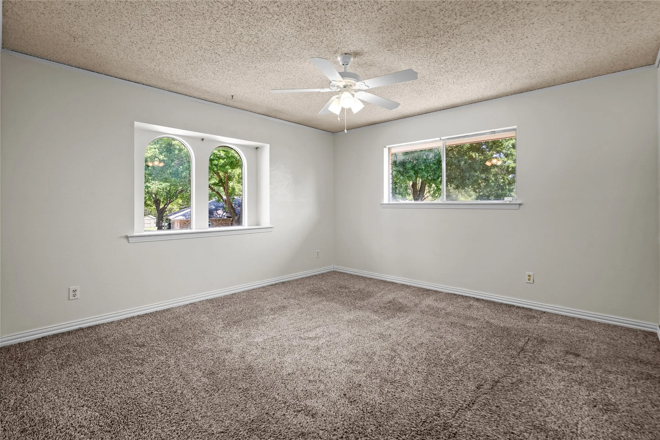 Single Family Residence For Sale in Dallas County , 1315 Winding Brook Drive, De Soto, Texas 75115, 4 Bedroom, 4 Bathroom, 2 Garage spaces, 2,700 Sqft, built in 1977, mls#21329839, Real Estate Agent in De Soto, Homes For Sale in Dallas county, Homes For Sale in De Soto, Realtor in De Soto Texas, Real Estate Brokerage Independent Realty Texas, Luminita Cordes Realtor