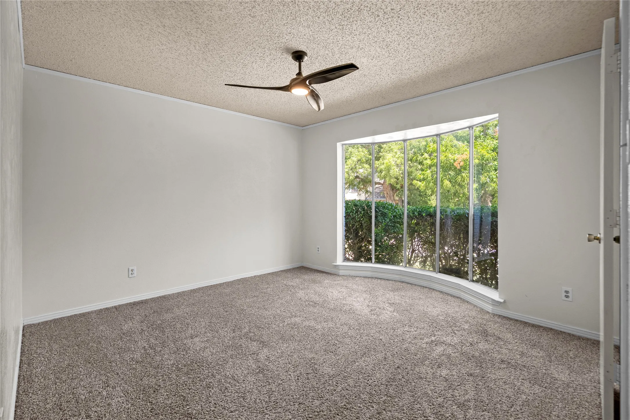 Single Family Residence For Sale in Dallas County , 1315 Winding Brook Drive, De Soto, Texas 75115, 4 Bedroom, 4 Bathroom, 2 Garage spaces, 2,700 Sqft, built in 1977, mls#21329839, Real Estate Agent in De Soto, Homes For Sale in Dallas county, Homes For Sale in De Soto, Realtor in De Soto Texas, Real Estate Brokerage Independent Realty Texas, Luminita Cordes Realtor