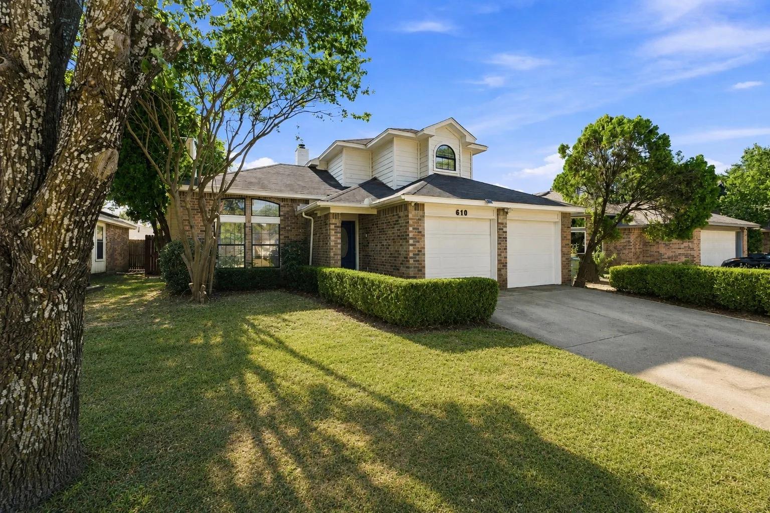 Single Family Residence For Sale in Dallas County , 610 Lemons Street, Cedar Hill, Texas 75104, 3 Bedroom, 3 Bathroom, 2 Garage spaces, 1,321 Sqft, built in 1986, mls#21363035, Real Estate Agent in Cedar Hill, Homes For Sale in Dallas county, Homes For Sale in Cedar Hill, Realtor in Cedar Hill Texas, Real Estate Brokerage Independent Realty Texas, Luminita Cordes Realtor