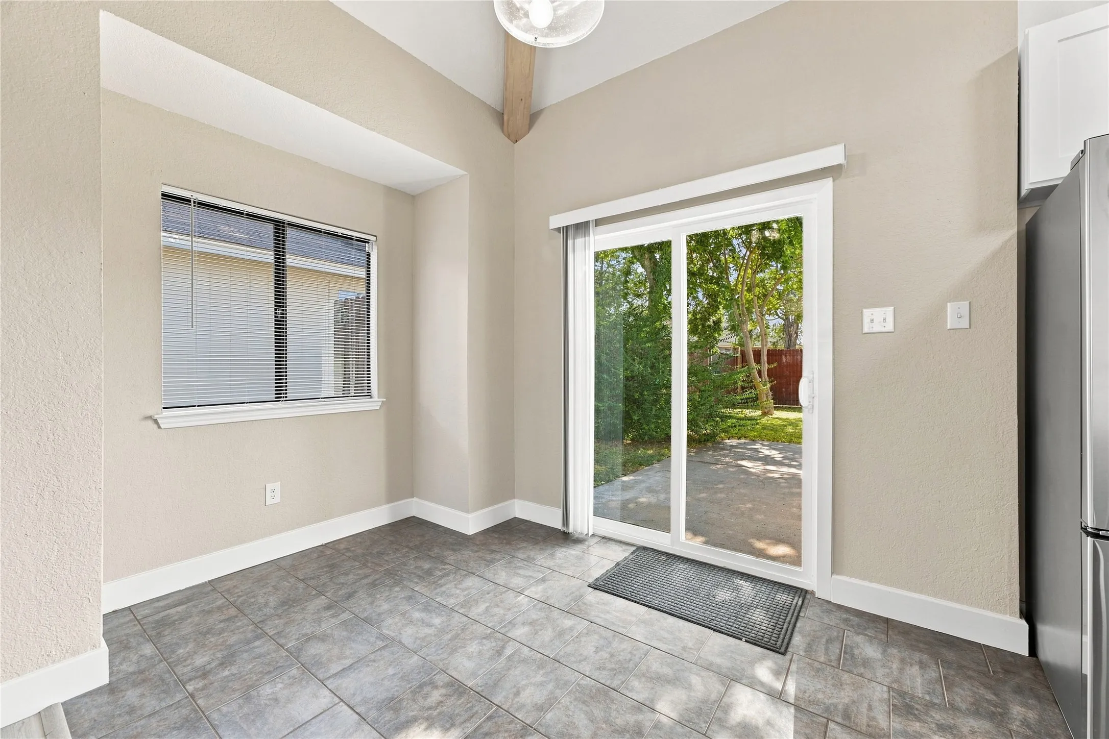 Bright dining area and breakfast nook offering a comfortable space for casual meals, morning coffee, or entertaining guests.