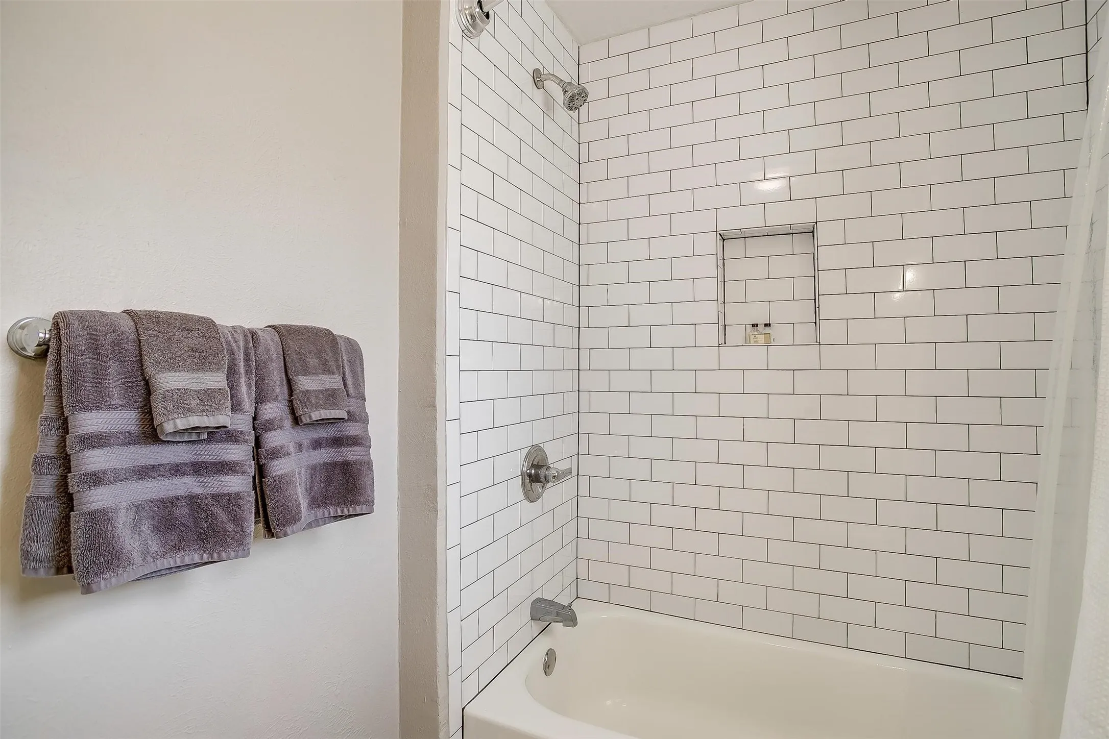 For Sale in Tarrant County , 1006 Thannisch Drive, Arlington, Texas 76011, 8 Bedroom, 8 Bathroom, Garage spaces, 0 Sqft, built in 1972, mls#21340384, Real Estate Agent in Arlington, Homes For Sale in Tarrant county, Homes For Sale in Arlington, Realtor in Arlington Texas, Real Estate Brokerage Independent Realty Texas, Luminita Cordes Realtor