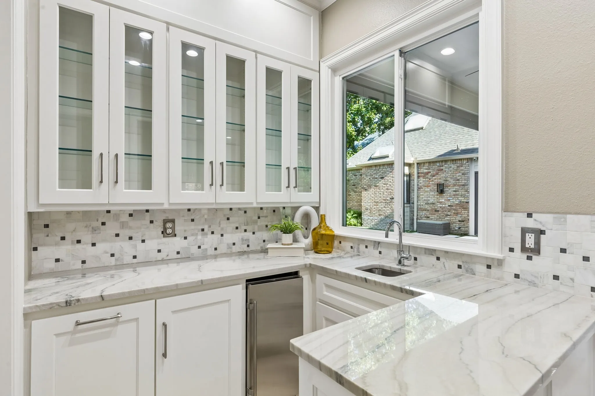 Single Family Residence For Sale in Dallas County , 7212 Helsem Bend, Dallas, Texas 75230, 4 Bedroom, 6 Bathroom, 3 Garage spaces, 4,577 Sqft, built in 1984, mls#21364952, Real Estate Agent in Dallas, Homes For Sale in Dallas county, Homes For Sale in Dallas, Realtor in Dallas Texas, Real Estate Brokerage Independent Realty Texas, Luminita Cordes Realtor