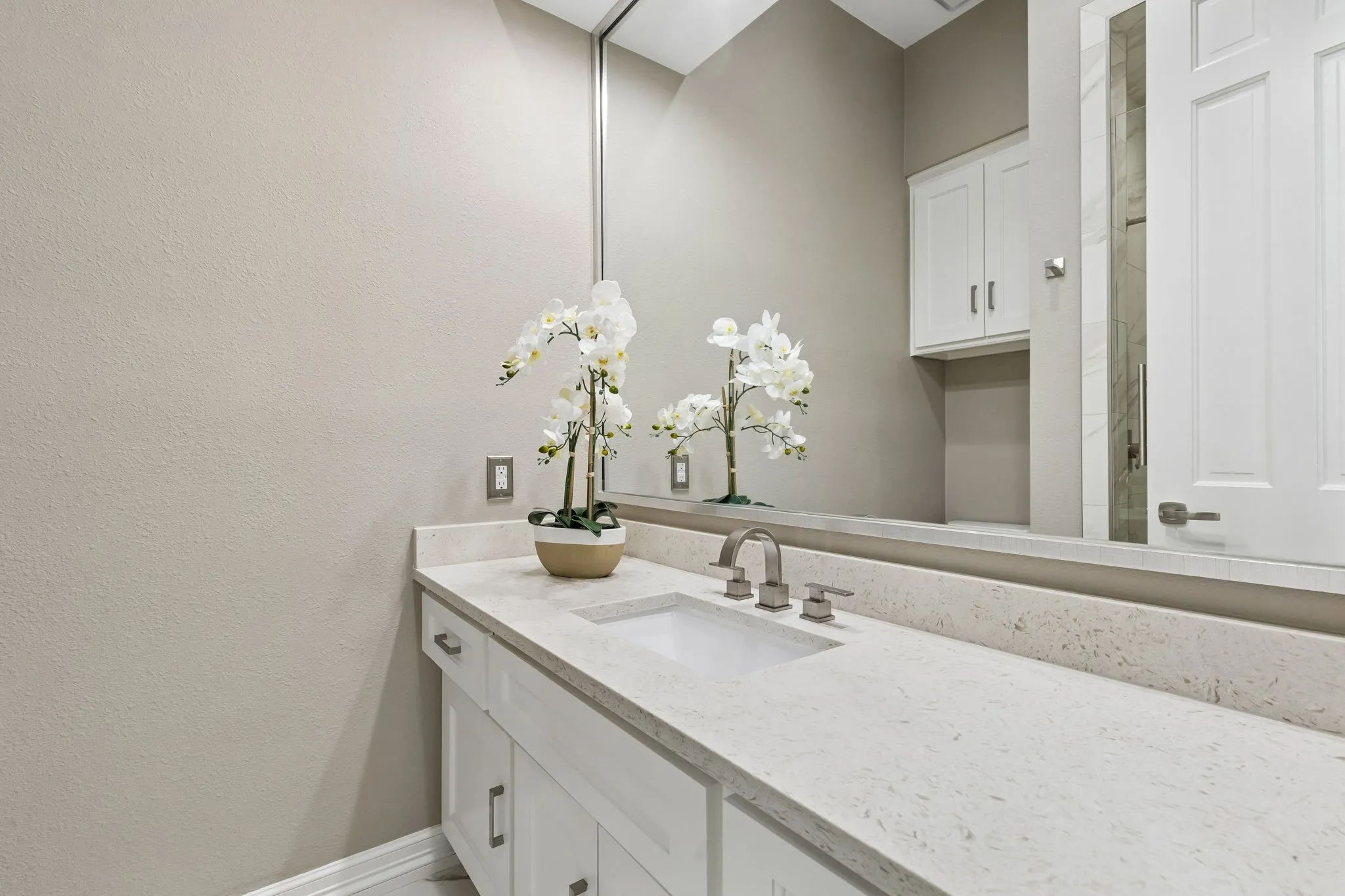 Single Family Residence For Sale in Dallas County , 7212 Helsem Bend, Dallas, Texas 75230, 4 Bedroom, 6 Bathroom, 3 Garage spaces, 4,577 Sqft, built in 1984, mls#21364952, Real Estate Agent in Dallas, Homes For Sale in Dallas county, Homes For Sale in Dallas, Realtor in Dallas Texas, Real Estate Brokerage Independent Realty Texas, Luminita Cordes Realtor