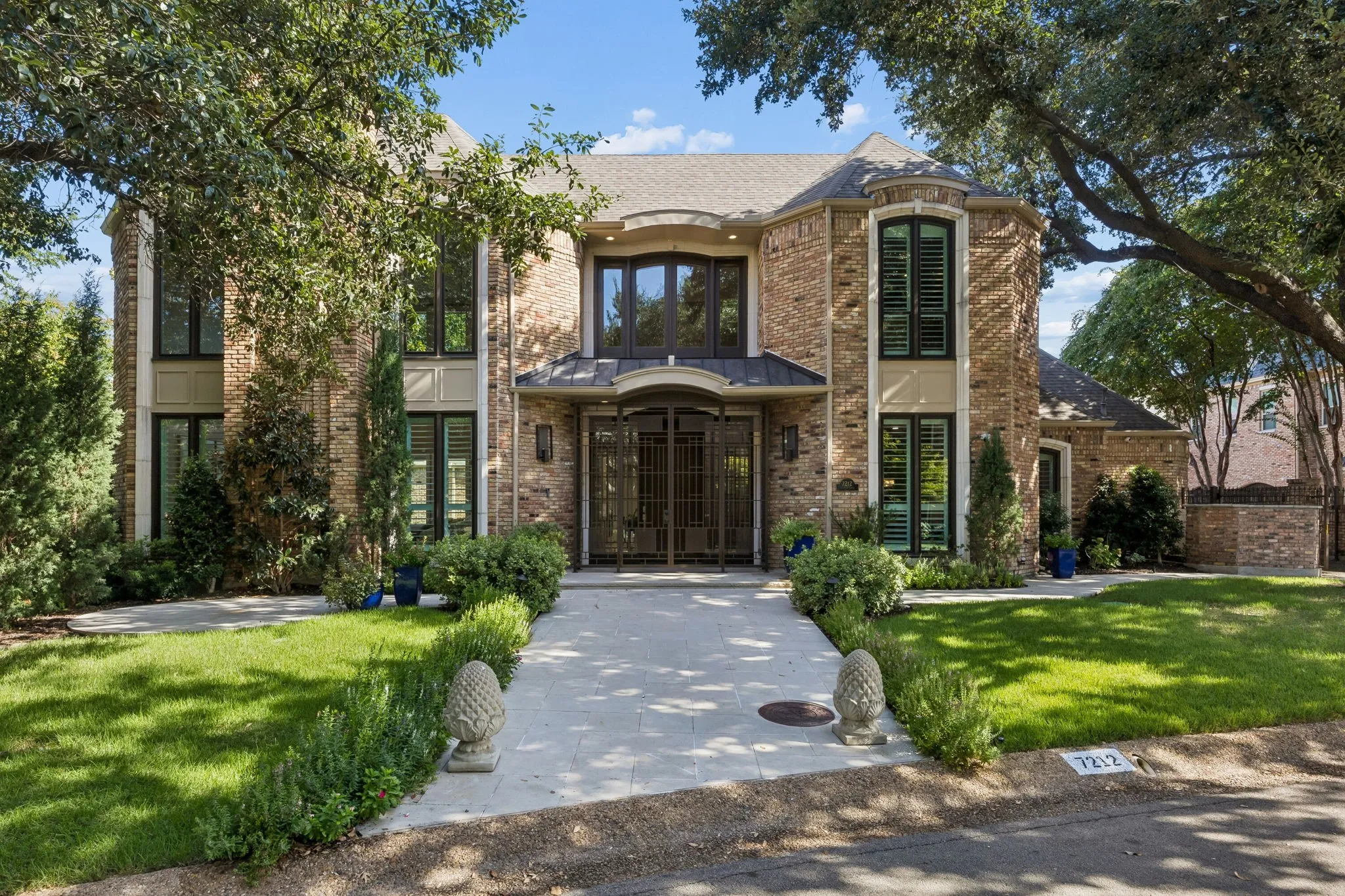 Single Family Residence For Sale in Dallas County , 7212 Helsem Bend, Dallas, Texas 75230, 4 Bedroom, 6 Bathroom, 3 Garage spaces, 4,577 Sqft, built in 1984, mls#21364952, Real Estate Agent in Dallas, Homes For Sale in Dallas county, Homes For Sale in Dallas, Realtor in Dallas Texas, Real Estate Brokerage Independent Realty Texas, Luminita Cordes Realtor