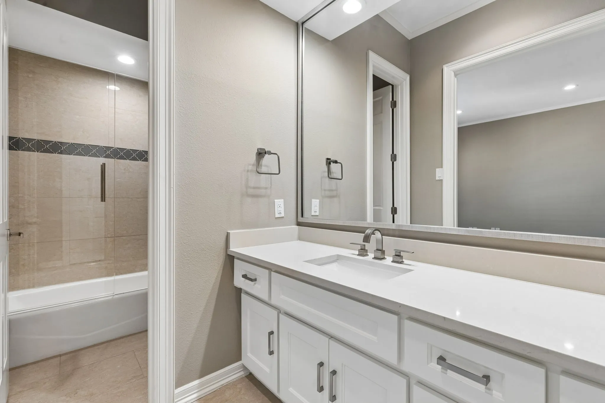 Single Family Residence For Sale in Dallas County , 7212 Helsem Bend, Dallas, Texas 75230, 4 Bedroom, 6 Bathroom, 3 Garage spaces, 4,577 Sqft, built in 1984, mls#21364952, Real Estate Agent in Dallas, Homes For Sale in Dallas county, Homes For Sale in Dallas, Realtor in Dallas Texas, Real Estate Brokerage Independent Realty Texas, Luminita Cordes Realtor