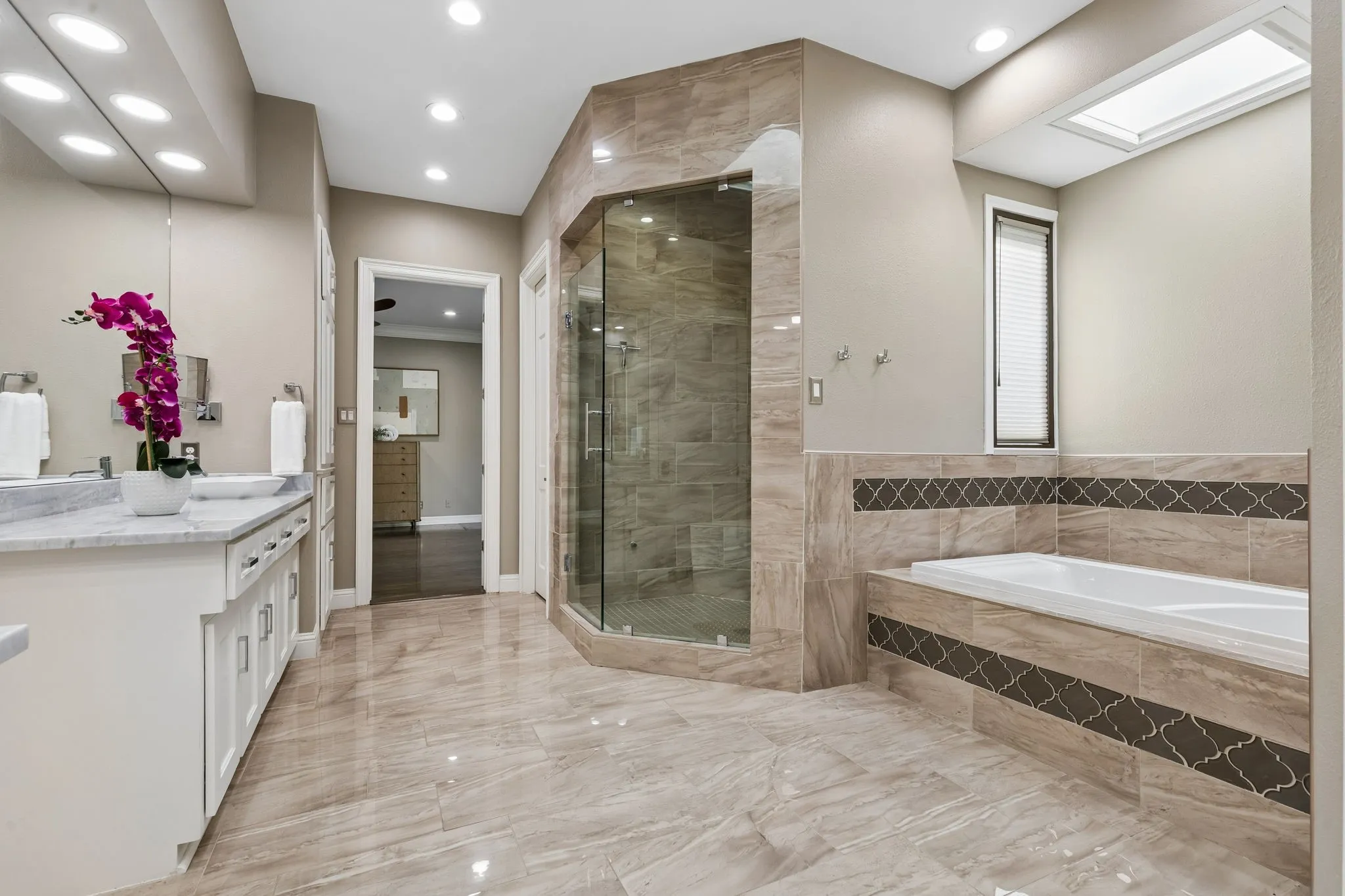 Single Family Residence For Sale in Dallas County , 7212 Helsem Bend, Dallas, Texas 75230, 4 Bedroom, 6 Bathroom, 3 Garage spaces, 4,577 Sqft, built in 1984, mls#21364952, Real Estate Agent in Dallas, Homes For Sale in Dallas county, Homes For Sale in Dallas, Realtor in Dallas Texas, Real Estate Brokerage Independent Realty Texas, Luminita Cordes Realtor