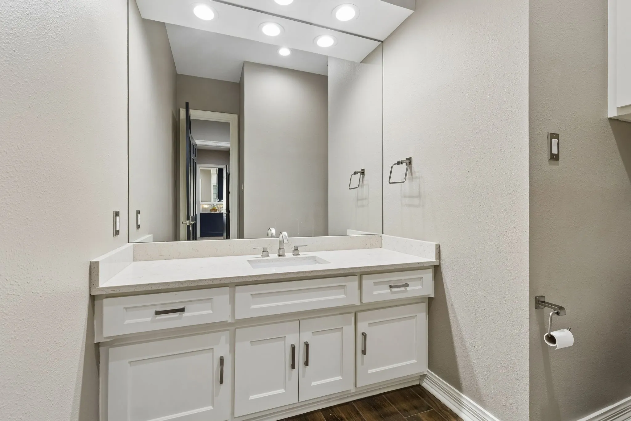 Single Family Residence For Sale in Dallas County , 7212 Helsem Bend, Dallas, Texas 75230, 4 Bedroom, 6 Bathroom, 3 Garage spaces, 4,577 Sqft, built in 1984, mls#21364952, Real Estate Agent in Dallas, Homes For Sale in Dallas county, Homes For Sale in Dallas, Realtor in Dallas Texas, Real Estate Brokerage Independent Realty Texas, Luminita Cordes Realtor