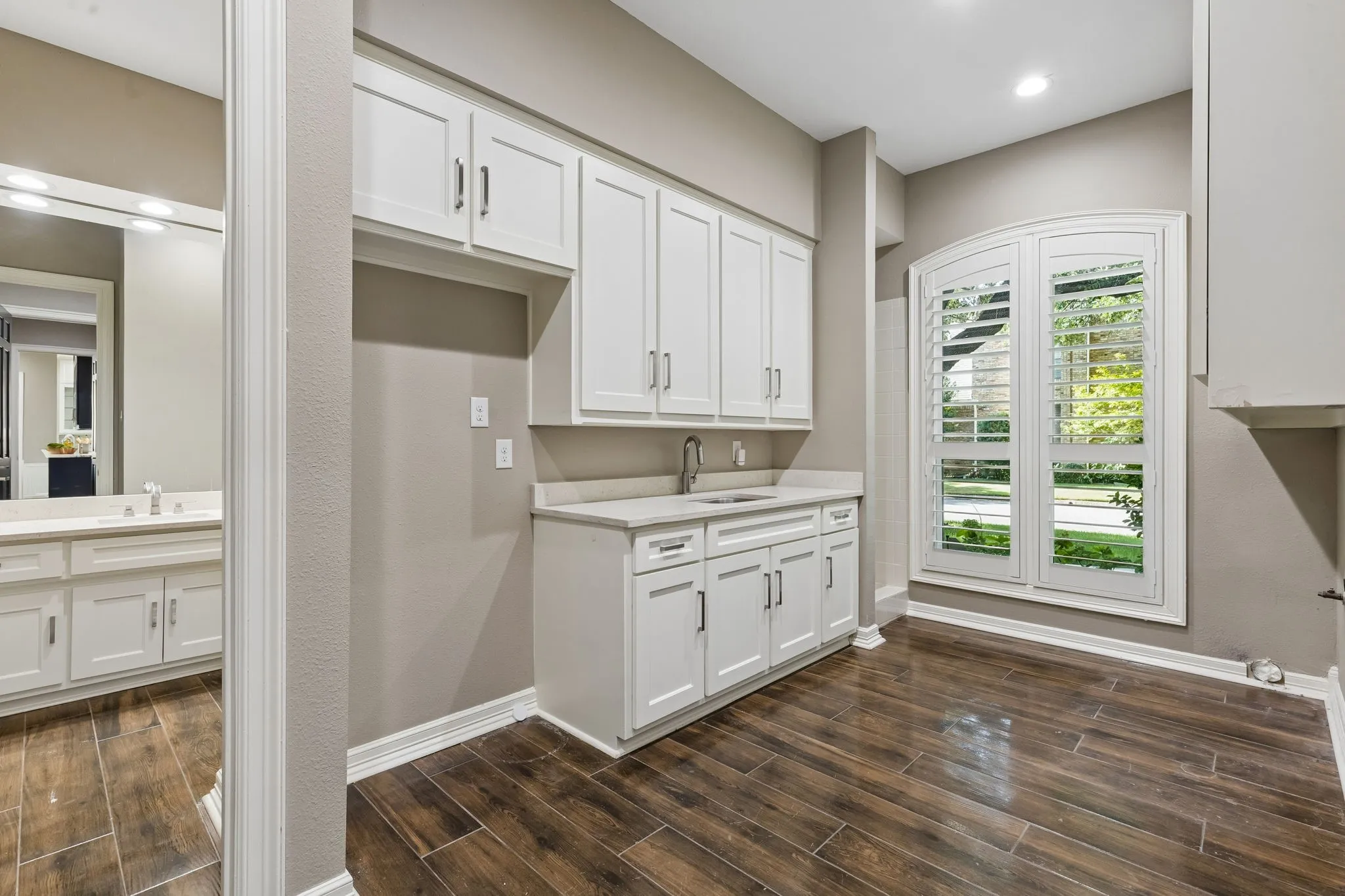 Single Family Residence For Sale in Dallas County , 7212 Helsem Bend, Dallas, Texas 75230, 4 Bedroom, 6 Bathroom, 3 Garage spaces, 4,577 Sqft, built in 1984, mls#21364952, Real Estate Agent in Dallas, Homes For Sale in Dallas county, Homes For Sale in Dallas, Realtor in Dallas Texas, Real Estate Brokerage Independent Realty Texas, Luminita Cordes Realtor