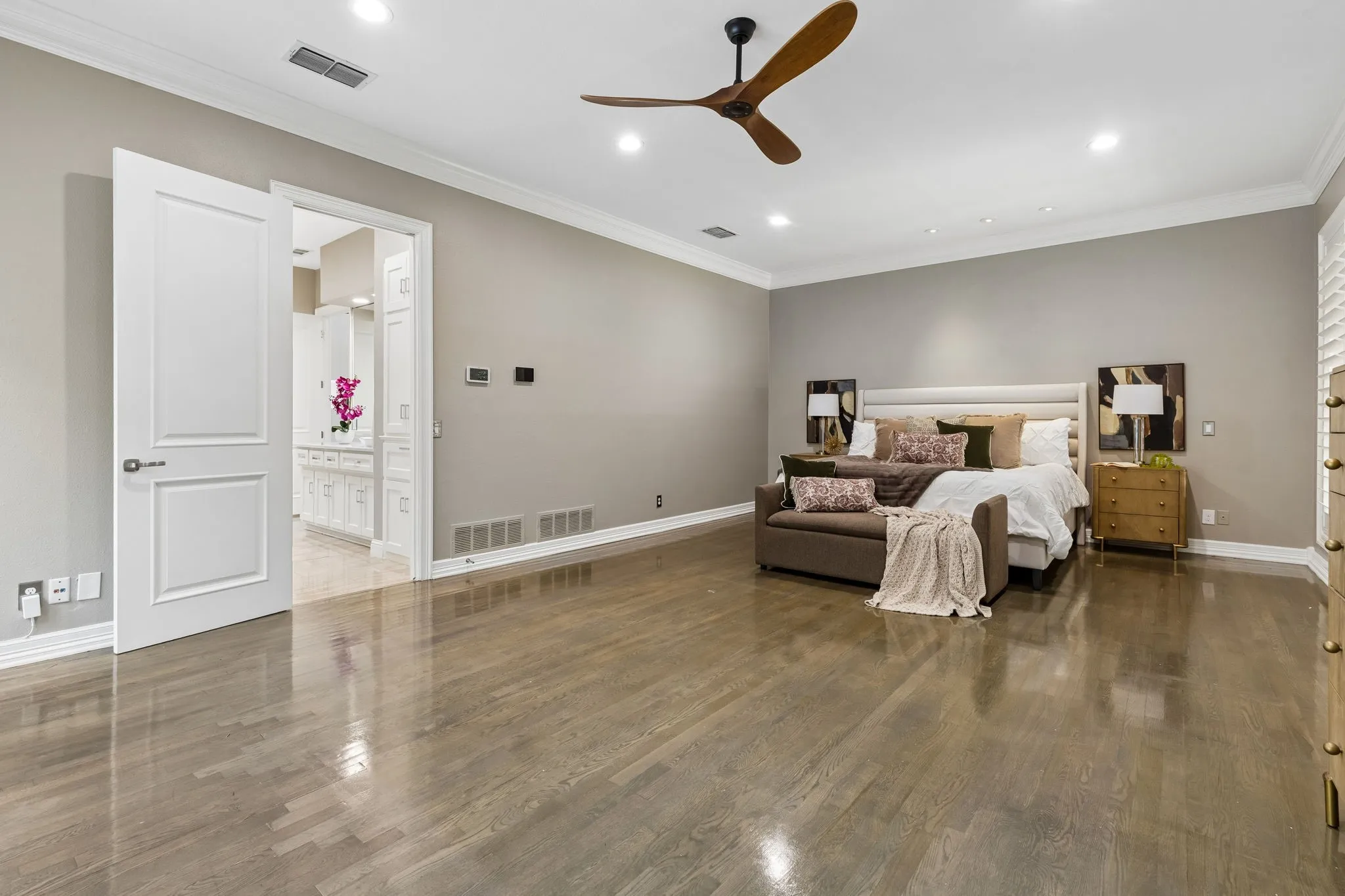 Single Family Residence For Sale in Dallas County , 7212 Helsem Bend, Dallas, Texas 75230, 4 Bedroom, 6 Bathroom, 3 Garage spaces, 4,577 Sqft, built in 1984, mls#21364952, Real Estate Agent in Dallas, Homes For Sale in Dallas county, Homes For Sale in Dallas, Realtor in Dallas Texas, Real Estate Brokerage Independent Realty Texas, Luminita Cordes Realtor
