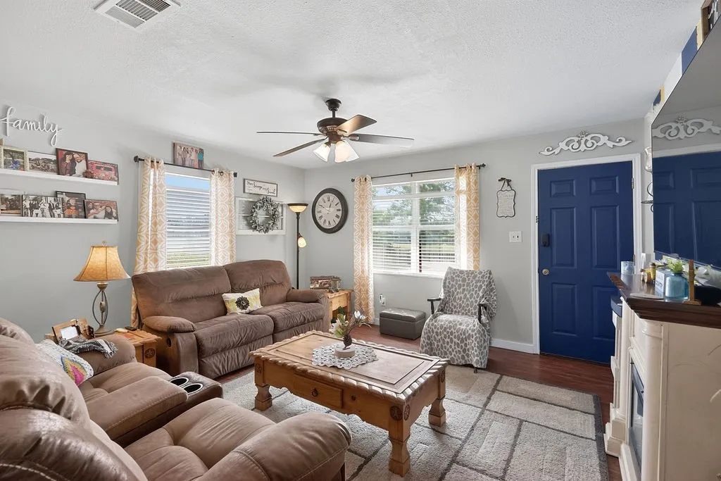 Single Family Residence For Sale in Upshur County , 365 H Williams Road, Gilmer, Texas 75645, 4 Bedroom, 2 Bathroom, Garage spaces, 1,700 Sqft, built in 1985, mls#21365164, Real Estate Agent in Gilmer, Homes For Sale in Upshur county, Homes For Sale in Gilmer, Realtor in Gilmer Texas, Real Estate Brokerage Independent Realty Texas, Luminita Cordes Realtor