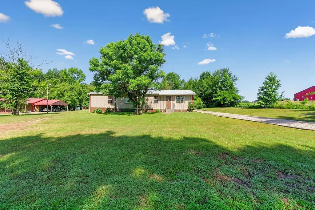 Single Family Residence For Sale in Upshur County , 365 H Williams Road, Gilmer, Texas 75645, 4 Bedroom, 2 Bathroom, Garage spaces, 1,700 Sqft, built in 1985, mls#21365164, Real Estate Agent in Gilmer, Homes For Sale in Upshur county, Homes For Sale in Gilmer, Realtor in Gilmer Texas, Real Estate Brokerage Independent Realty Texas, Luminita Cordes Realtor