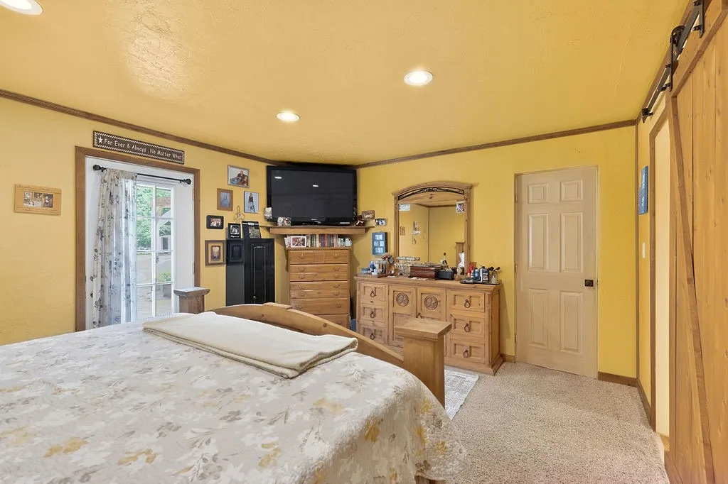 Single Family Residence For Sale in Upshur County , 365 H Williams Road, Gilmer, Texas 75645, 4 Bedroom, 2 Bathroom, Garage spaces, 1,700 Sqft, built in 1985, mls#21365164, Real Estate Agent in Gilmer, Homes For Sale in Upshur county, Homes For Sale in Gilmer, Realtor in Gilmer Texas, Real Estate Brokerage Independent Realty Texas, Luminita Cordes Realtor
