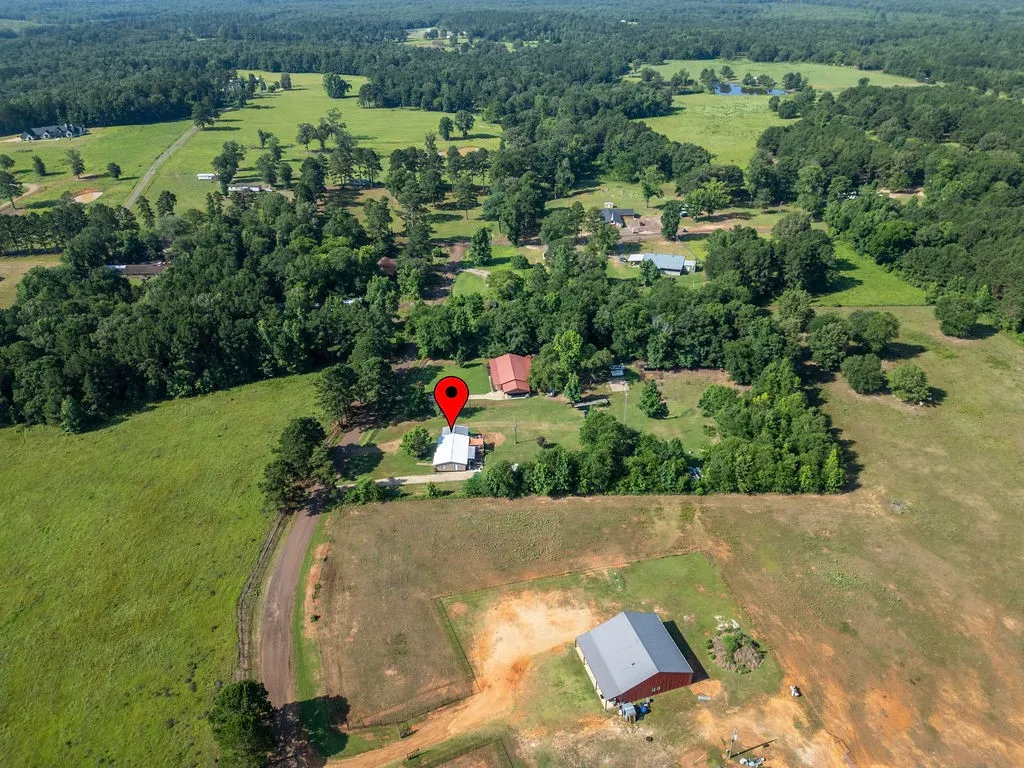 Single Family Residence For Sale in Upshur County , 365 H Williams Road, Gilmer, Texas 75645, 4 Bedroom, 2 Bathroom, Garage spaces, 1,700 Sqft, built in 1985, mls#21365164, Real Estate Agent in Gilmer, Homes For Sale in Upshur county, Homes For Sale in Gilmer, Realtor in Gilmer Texas, Real Estate Brokerage Independent Realty Texas, Luminita Cordes Realtor