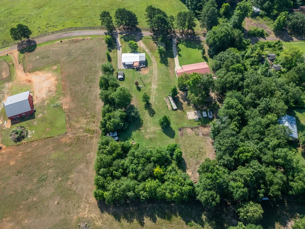 Single Family Residence For Sale in Upshur County , 365 H Williams Road, Gilmer, Texas 75645, 4 Bedroom, 2 Bathroom, Garage spaces, 1,700 Sqft, built in 1985, mls#21365164, Real Estate Agent in Gilmer, Homes For Sale in Upshur county, Homes For Sale in Gilmer, Realtor in Gilmer Texas, Real Estate Brokerage Independent Realty Texas, Luminita Cordes Realtor