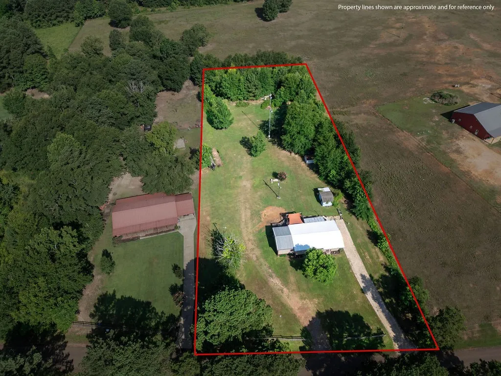 Single Family Residence For Sale in Upshur County , 365 H Williams Road, Gilmer, Texas 75645, 4 Bedroom, 2 Bathroom, Garage spaces, 1,700 Sqft, built in 1985, mls#21365164, Real Estate Agent in Gilmer, Homes For Sale in Upshur county, Homes For Sale in Gilmer, Realtor in Gilmer Texas, Real Estate Brokerage Independent Realty Texas, Luminita Cordes Realtor