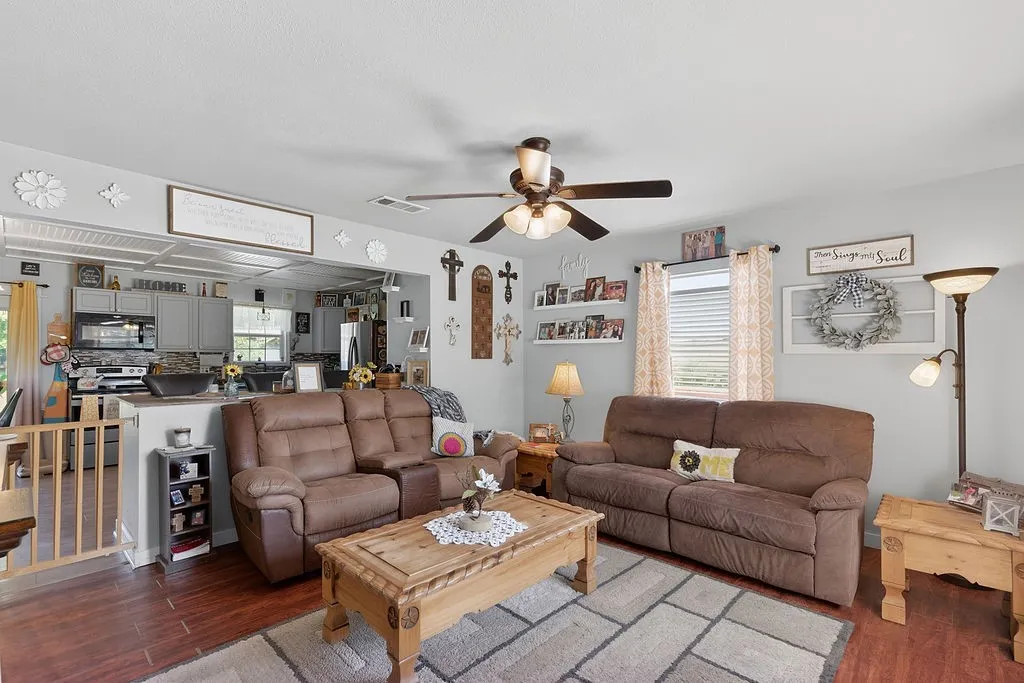 Single Family Residence For Sale in Upshur County , 365 H Williams Road, Gilmer, Texas 75645, 4 Bedroom, 2 Bathroom, Garage spaces, 1,700 Sqft, built in 1985, mls#21365164, Real Estate Agent in Gilmer, Homes For Sale in Upshur county, Homes For Sale in Gilmer, Realtor in Gilmer Texas, Real Estate Brokerage Independent Realty Texas, Luminita Cordes Realtor