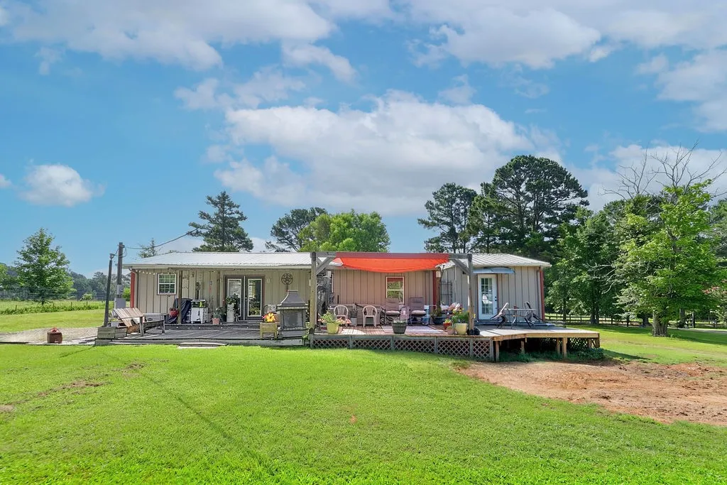 Single Family Residence For Sale in Upshur County , 365 H Williams Road, Gilmer, Texas 75645, 4 Bedroom, 2 Bathroom, Garage spaces, 1,700 Sqft, built in 1985, mls#21365164, Real Estate Agent in Gilmer, Homes For Sale in Upshur county, Homes For Sale in Gilmer, Realtor in Gilmer Texas, Real Estate Brokerage Independent Realty Texas, Luminita Cordes Realtor