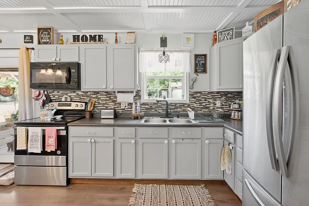 Single Family Residence For Sale in Upshur County , 365 H Williams Road, Gilmer, Texas 75645, 4 Bedroom, 2 Bathroom, Garage spaces, 1,700 Sqft, built in 1985, mls#21365164, Real Estate Agent in Gilmer, Homes For Sale in Upshur county, Homes For Sale in Gilmer, Realtor in Gilmer Texas, Real Estate Brokerage Independent Realty Texas, Luminita Cordes Realtor