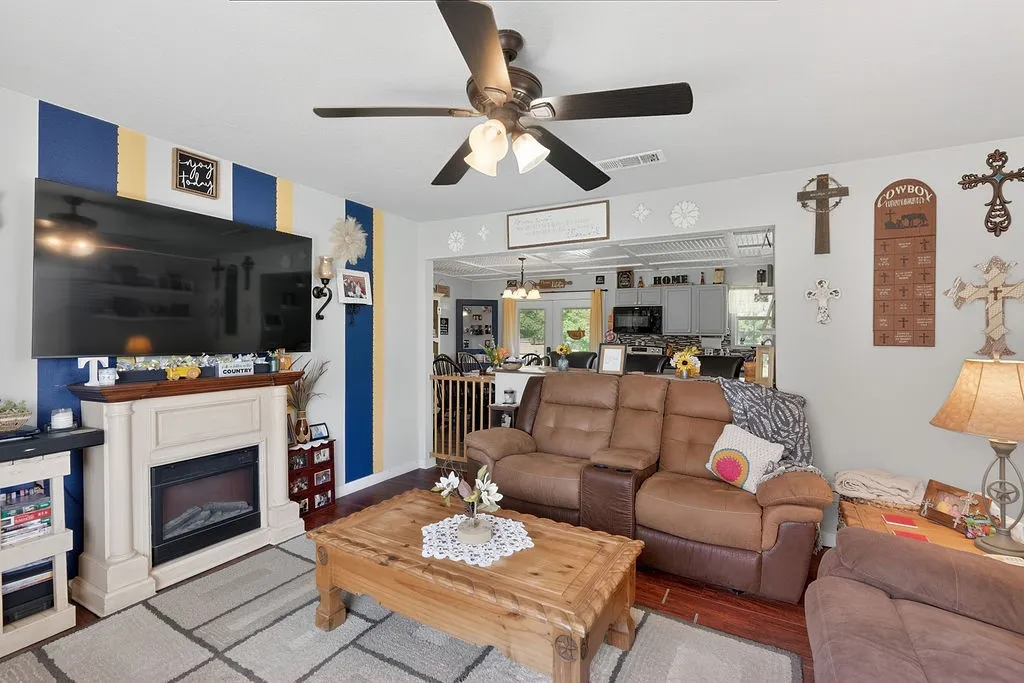 Single Family Residence For Sale in Upshur County , 365 H Williams Road, Gilmer, Texas 75645, 4 Bedroom, 2 Bathroom, Garage spaces, 1,700 Sqft, built in 1985, mls#21365164, Real Estate Agent in Gilmer, Homes For Sale in Upshur county, Homes For Sale in Gilmer, Realtor in Gilmer Texas, Real Estate Brokerage Independent Realty Texas, Luminita Cordes Realtor