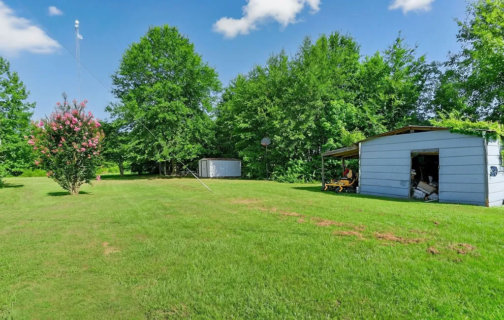 Single Family Residence For Sale in Upshur County , 365 H Williams Road, Gilmer, Texas 75645, 4 Bedroom, 2 Bathroom, Garage spaces, 1,700 Sqft, built in 1985, mls#21365164, Real Estate Agent in Gilmer, Homes For Sale in Upshur county, Homes For Sale in Gilmer, Realtor in Gilmer Texas, Real Estate Brokerage Independent Realty Texas, Luminita Cordes Realtor