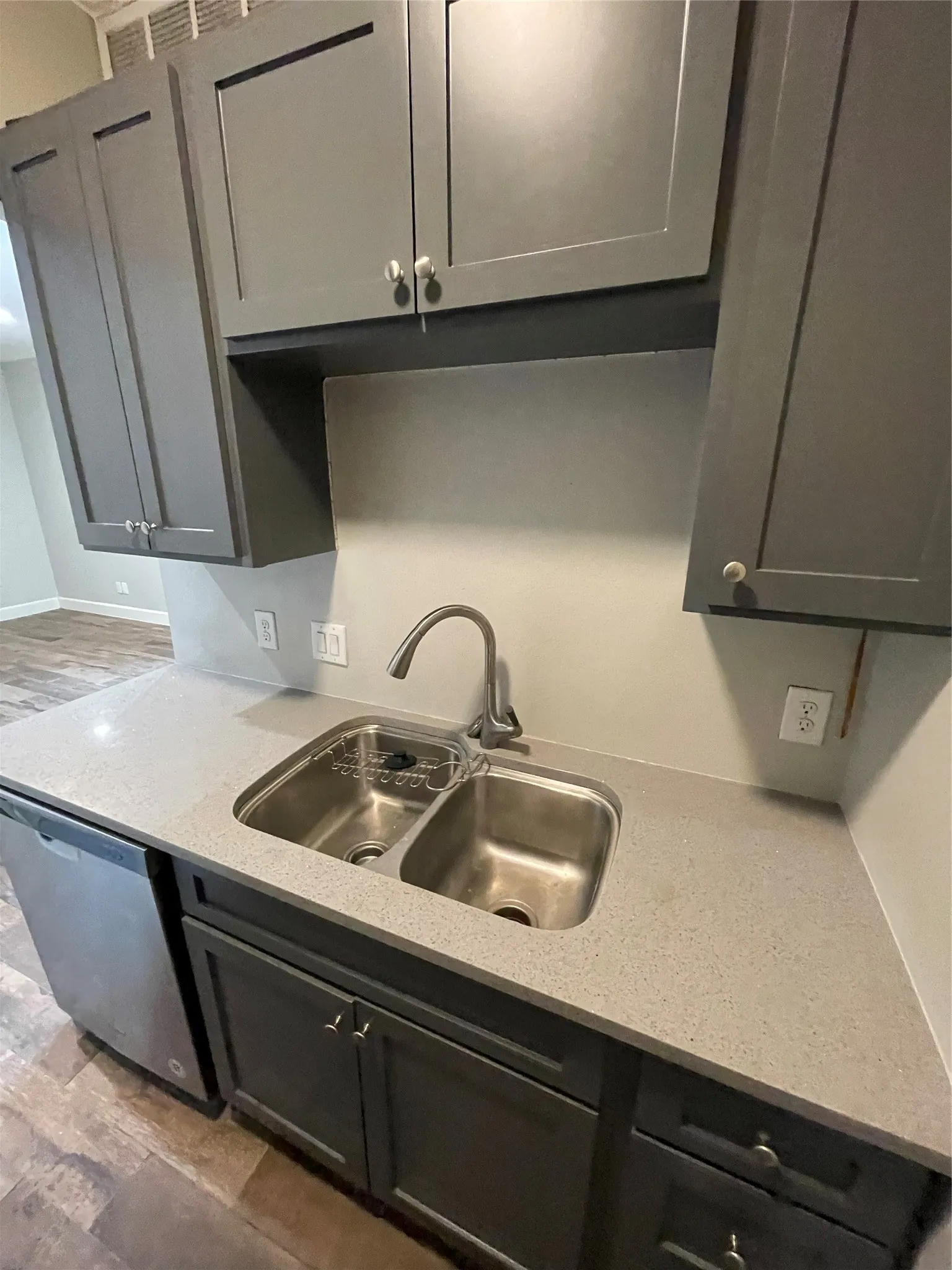 Apartment For Rent in Dallas County , 3101 Commerce Street 201, Dallas, Texas 75226, 0, 1 Bathroom, Garage spaces, 494 Sqft, built in 1986, Price $1,000, mls#21365087, Real Estate Agent in Dallas, Homes For Rent in Dallas county, Homes For Rent in Dallas, Realtor in Dallas Texas, Real Estate Brokerage Independent Realty Texas, Luminita Cordes Realtor