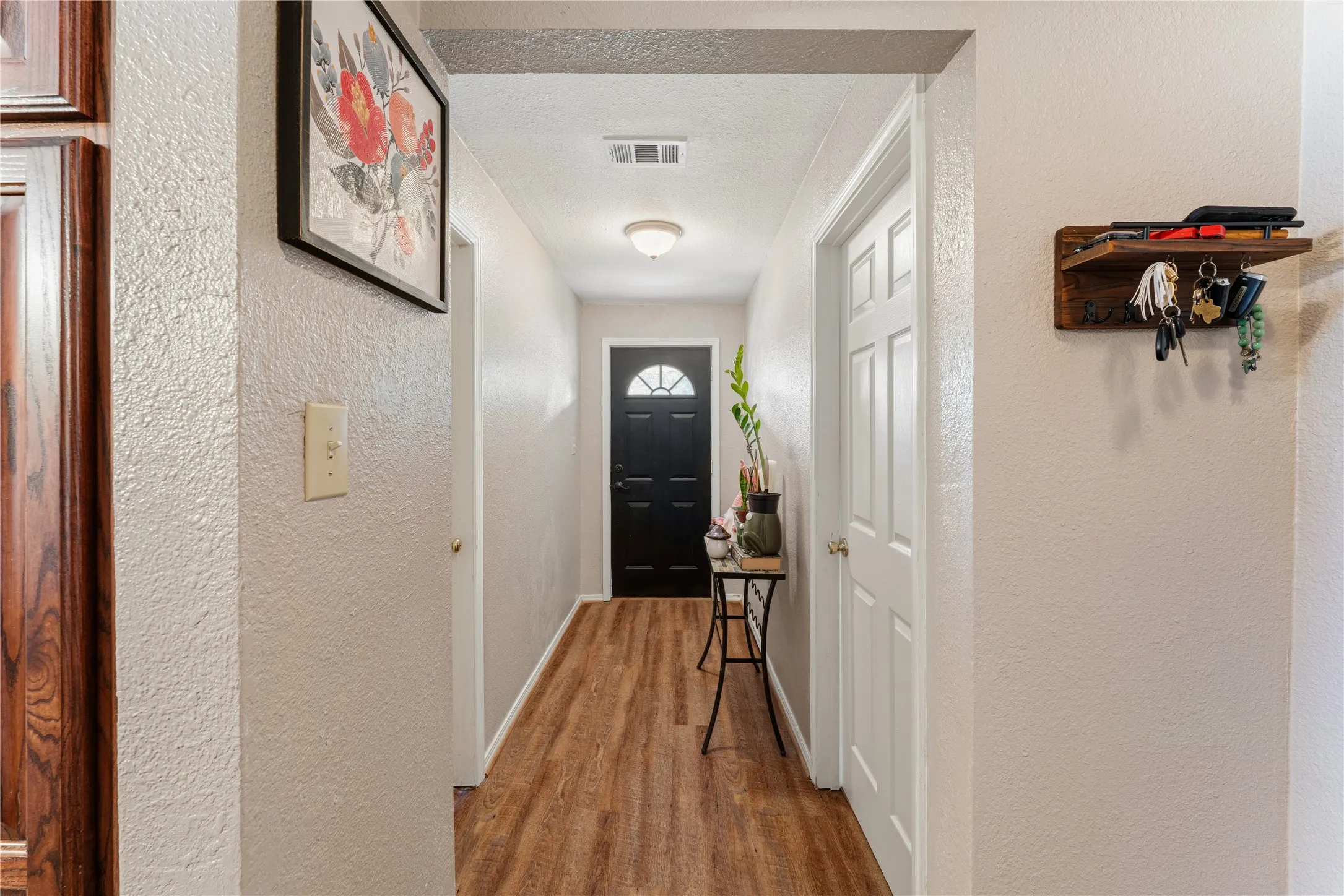Single Family Residence For Sale in Collin County , 705 N Washington Street, Farmersville, Texas 75442, 3 Bedroom, 2 Bathroom, Garage spaces, 1,200 Sqft, built in 1938, mls#21363050, Real Estate Agent in Farmersville, Homes For Sale in Collin county, Homes For Sale in Farmersville, Realtor in Farmersville Texas, Real Estate Brokerage Independent Realty Texas, Luminita Cordes Realtor