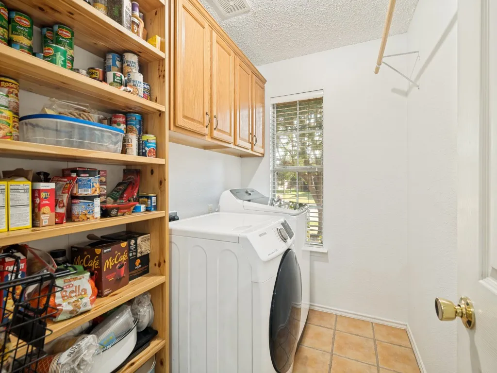 Single Family Residence For Sale in Dallas County , 10313 Evergreen Drive, Rowlett, Texas 75089, 4 Bedroom, 2 Bathroom, 2 Garage spaces, 2,085 Sqft, built in 2001, mls#21364052, Real Estate Agent in Rowlett, Homes For Sale in Dallas county, Homes For Sale in Rowlett, Realtor in Rowlett Texas, Real Estate Brokerage Independent Realty Texas, Luminita Cordes Realtor