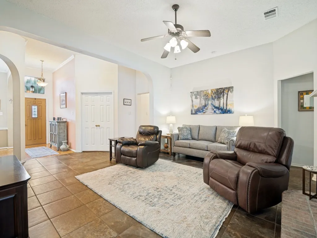 Single Family Residence For Sale in Dallas County , 10313 Evergreen Drive, Rowlett, Texas 75089, 4 Bedroom, 2 Bathroom, 2 Garage spaces, 2,085 Sqft, built in 2001, mls#21364052, Real Estate Agent in Rowlett, Homes For Sale in Dallas county, Homes For Sale in Rowlett, Realtor in Rowlett Texas, Real Estate Brokerage Independent Realty Texas, Luminita Cordes Realtor