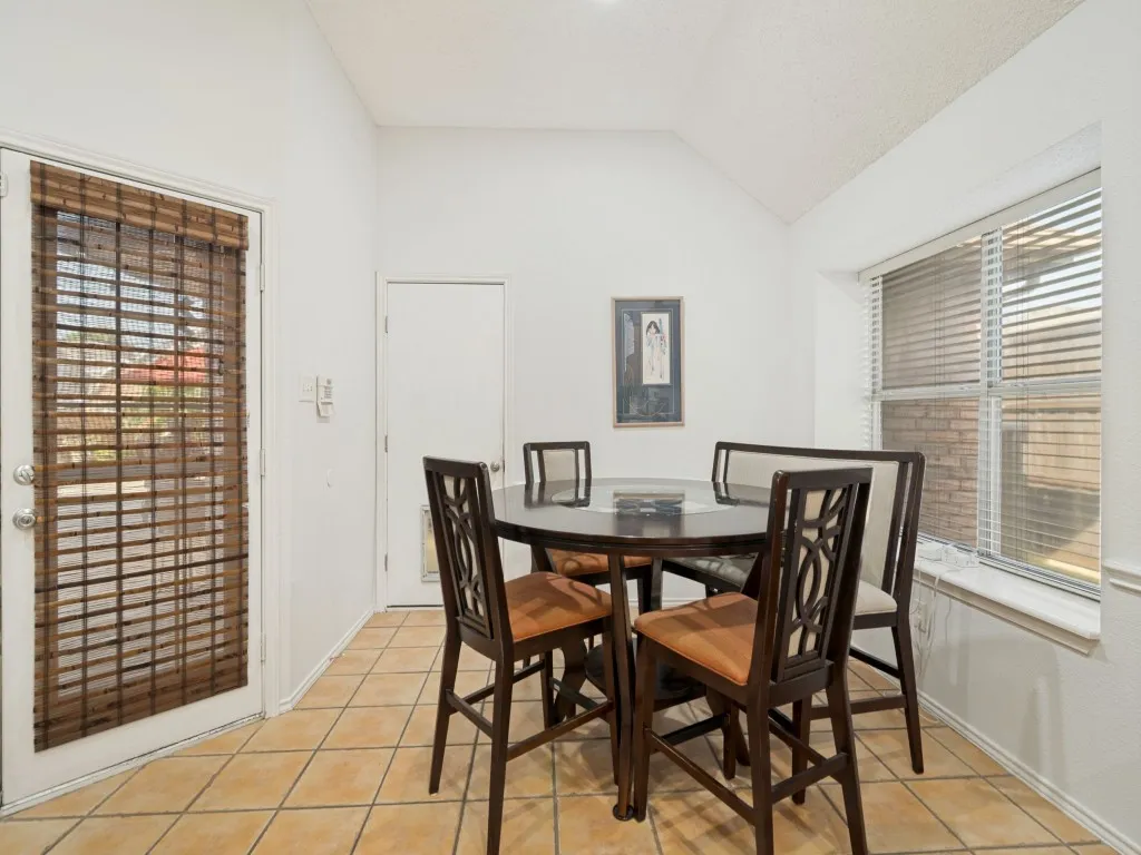 Single Family Residence For Sale in Dallas County , 10313 Evergreen Drive, Rowlett, Texas 75089, 4 Bedroom, 2 Bathroom, 2 Garage spaces, 2,085 Sqft, built in 2001, mls#21364052, Real Estate Agent in Rowlett, Homes For Sale in Dallas county, Homes For Sale in Rowlett, Realtor in Rowlett Texas, Real Estate Brokerage Independent Realty Texas, Luminita Cordes Realtor
