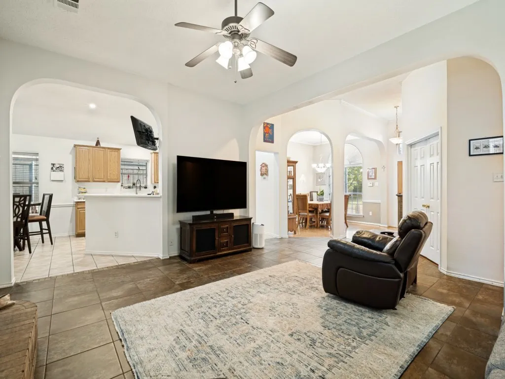 Single Family Residence For Sale in Dallas County , 10313 Evergreen Drive, Rowlett, Texas 75089, 4 Bedroom, 2 Bathroom, 2 Garage spaces, 2,085 Sqft, built in 2001, mls#21364052, Real Estate Agent in Rowlett, Homes For Sale in Dallas county, Homes For Sale in Rowlett, Realtor in Rowlett Texas, Real Estate Brokerage Independent Realty Texas, Luminita Cordes Realtor