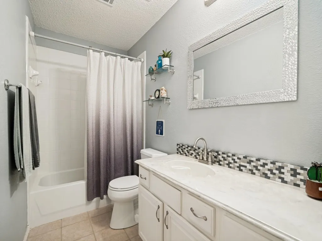 Single Family Residence For Sale in Dallas County , 10313 Evergreen Drive, Rowlett, Texas 75089, 4 Bedroom, 2 Bathroom, 2 Garage spaces, 2,085 Sqft, built in 2001, mls#21364052, Real Estate Agent in Rowlett, Homes For Sale in Dallas county, Homes For Sale in Rowlett, Realtor in Rowlett Texas, Real Estate Brokerage Independent Realty Texas, Luminita Cordes Realtor