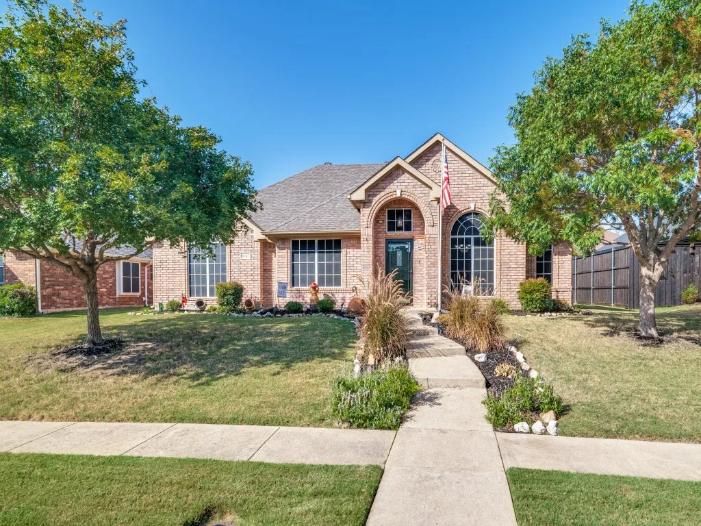 Single Family Residence For Sale in Dallas County , 10313 Evergreen Drive, Rowlett, Texas 75089, 4 Bedroom, 2 Bathroom, 2 Garage spaces, 2,085 Sqft, built in 2001, mls#21364052, Real Estate Agent in Rowlett, Homes For Sale in Dallas county, Homes For Sale in Rowlett, Realtor in Rowlett Texas, Real Estate Brokerage Independent Realty Texas, Luminita Cordes Realtor
