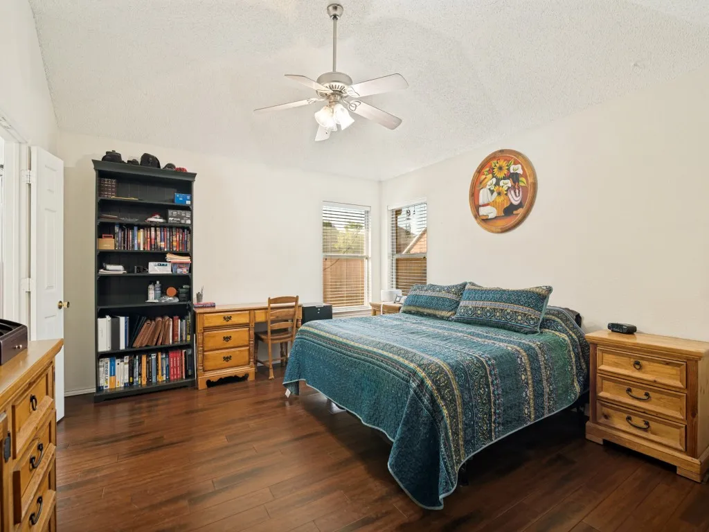 Single Family Residence For Sale in Dallas County , 10313 Evergreen Drive, Rowlett, Texas 75089, 4 Bedroom, 2 Bathroom, 2 Garage spaces, 2,085 Sqft, built in 2001, mls#21364052, Real Estate Agent in Rowlett, Homes For Sale in Dallas county, Homes For Sale in Rowlett, Realtor in Rowlett Texas, Real Estate Brokerage Independent Realty Texas, Luminita Cordes Realtor