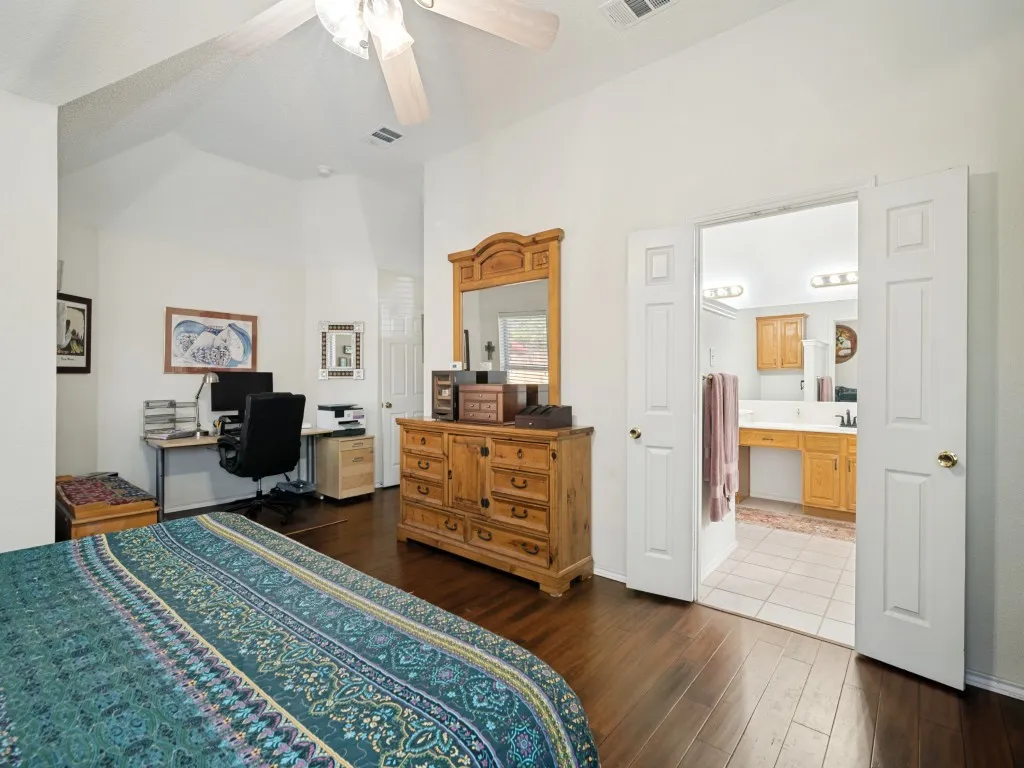 Single Family Residence For Sale in Dallas County , 10313 Evergreen Drive, Rowlett, Texas 75089, 4 Bedroom, 2 Bathroom, 2 Garage spaces, 2,085 Sqft, built in 2001, mls#21364052, Real Estate Agent in Rowlett, Homes For Sale in Dallas county, Homes For Sale in Rowlett, Realtor in Rowlett Texas, Real Estate Brokerage Independent Realty Texas, Luminita Cordes Realtor