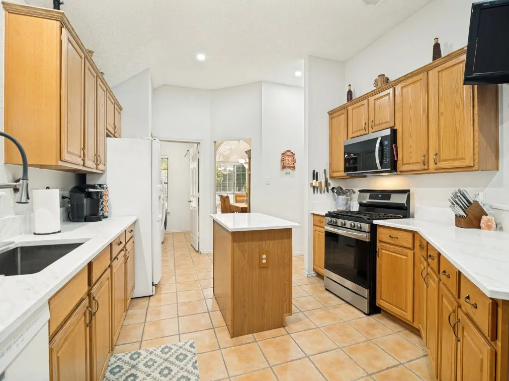 Single Family Residence For Sale in Dallas County , 10313 Evergreen Drive, Rowlett, Texas 75089, 4 Bedroom, 2 Bathroom, 2 Garage spaces, 2,085 Sqft, built in 2001, mls#21364052, Real Estate Agent in Rowlett, Homes For Sale in Dallas county, Homes For Sale in Rowlett, Realtor in Rowlett Texas, Real Estate Brokerage Independent Realty Texas, Luminita Cordes Realtor
