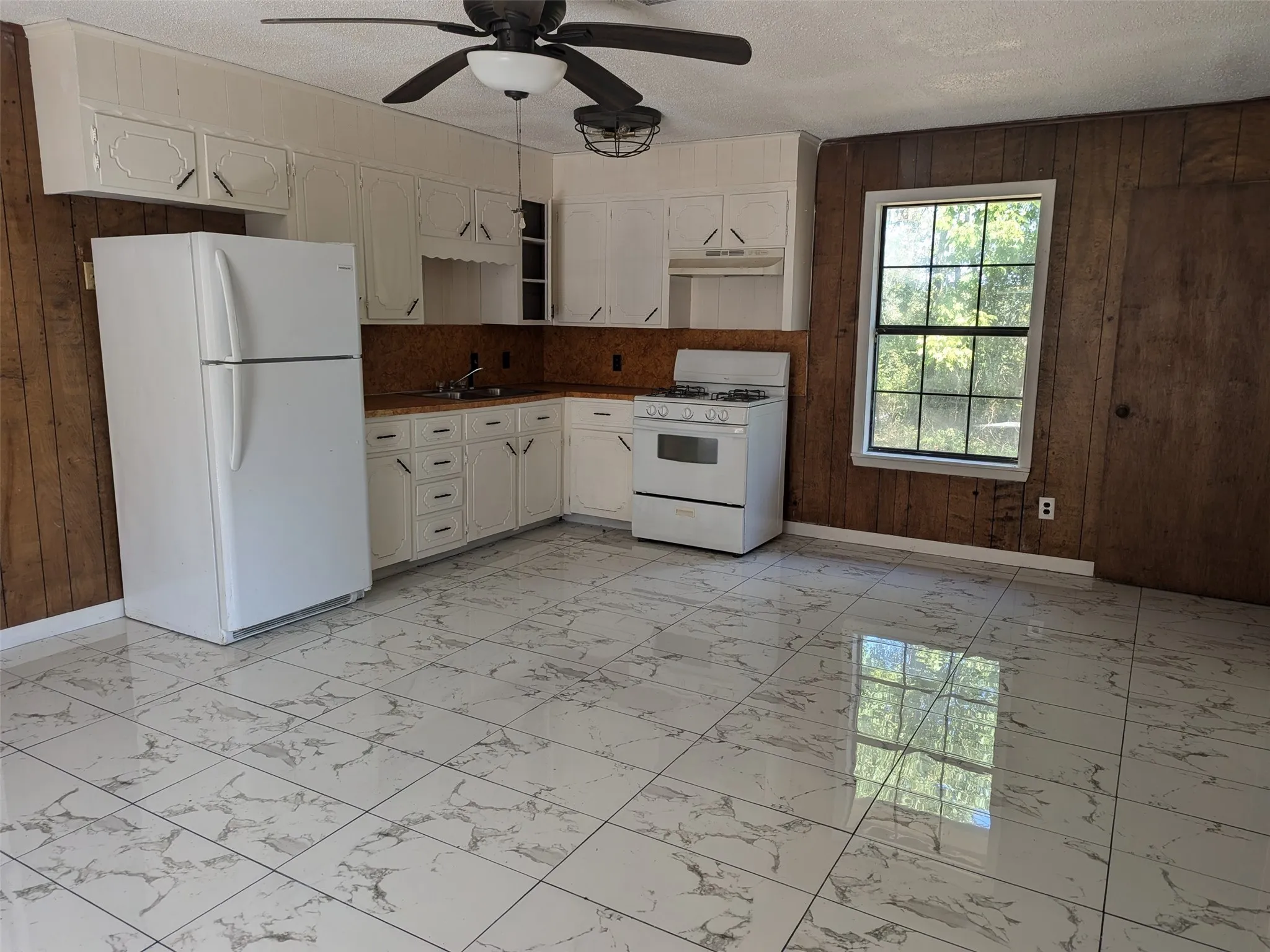 Single Family Residence For Sale in Cass County , 11728 Fm 1399, Marietta, Texas 75566, 2 Bedroom, 1 Bathroom, Garage spaces, 858 Sqft, built in 1980, Price $120,000, mls#21365167, Real Estate Agent in Marietta, Homes For Sale in Cass county, Homes For Sale in Marietta, Realtor in Marietta Texas, Real Estate Brokerage Independent Realty Texas, Luminita Cordes Realtor