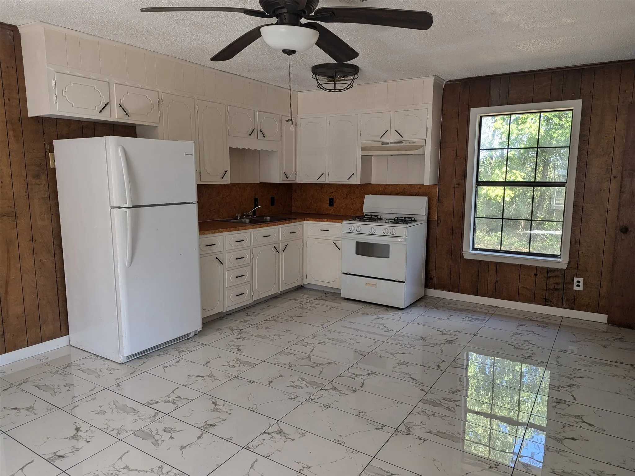 Single Family Residence For Sale in Cass County , 11728 Fm 1399, Marietta, Texas 75566, 2 Bedroom, 1 Bathroom, Garage spaces, 858 Sqft, built in 1980, Price $120,000, mls#21365167, Real Estate Agent in Marietta, Homes For Sale in Cass county, Homes For Sale in Marietta, Realtor in Marietta Texas, Real Estate Brokerage Independent Realty Texas, Luminita Cordes Realtor