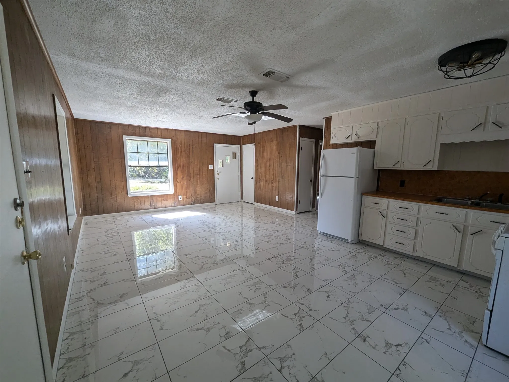 Single Family Residence For Sale in Cass County , 11728 Fm 1399, Marietta, Texas 75566, 2 Bedroom, 1 Bathroom, Garage spaces, 858 Sqft, built in 1980, Price $120,000, mls#21365167, Real Estate Agent in Marietta, Homes For Sale in Cass county, Homes For Sale in Marietta, Realtor in Marietta Texas, Real Estate Brokerage Independent Realty Texas, Luminita Cordes Realtor