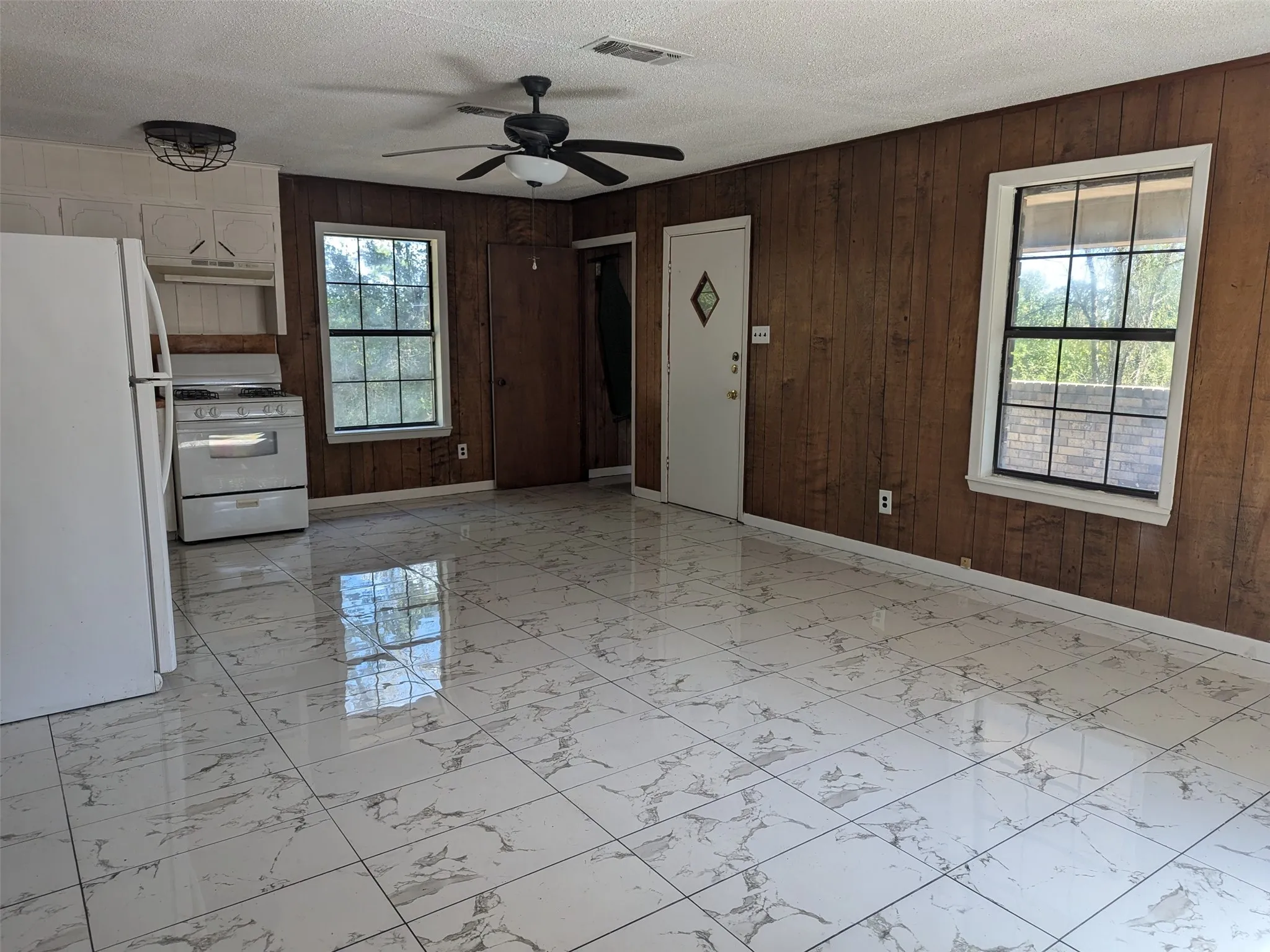 Single Family Residence For Sale in Cass County , 11728 Fm 1399, Marietta, Texas 75566, 2 Bedroom, 1 Bathroom, Garage spaces, 858 Sqft, built in 1980, Price $120,000, mls#21365167, Real Estate Agent in Marietta, Homes For Sale in Cass county, Homes For Sale in Marietta, Realtor in Marietta Texas, Real Estate Brokerage Independent Realty Texas, Luminita Cordes Realtor
