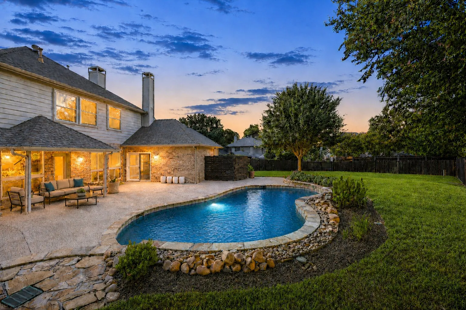 Single Family Residence For Rent in Tarrant County , 8809 Hedge Row Court, North Richland Hills, Texas 76182, 3 Bedroom, 3 Bathroom, 2 Garage spaces, 2,814 Sqft, built in 1994, mls#21363827, Real Estate Agent in North Richland Hills, Homes For Rent in Tarrant county, Homes For Rent in North Richland Hills, Realtor in North Richland Hills Texas, Real Estate Brokerage Independent Realty Texas, Luminita Cordes Realtor