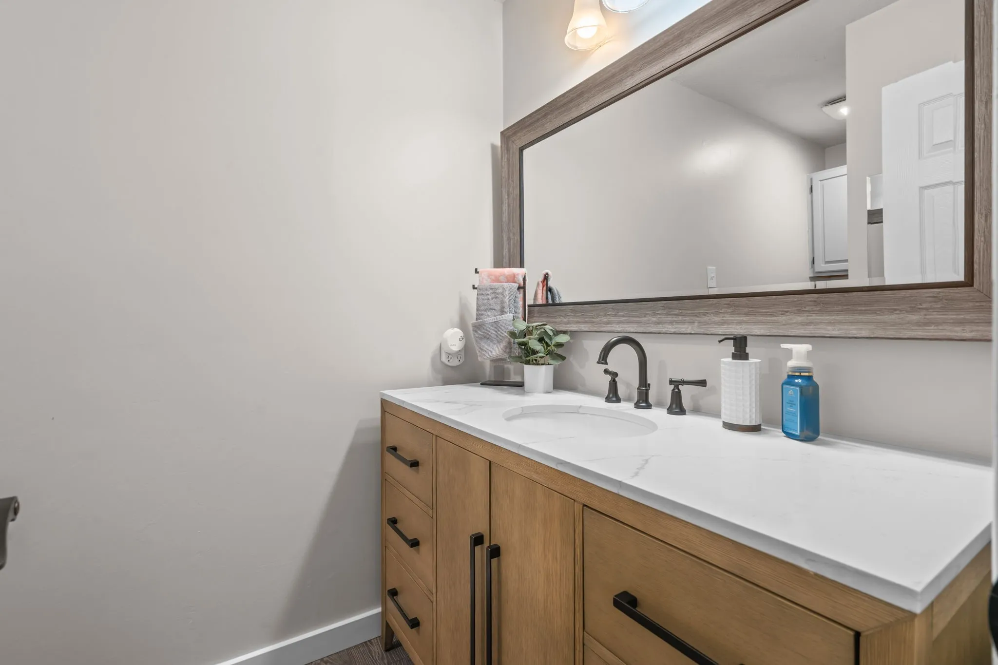 Single Family Residence For Sale in Tarrant County , 7300 Timberlane Drive, North Richland Hills, Texas 76182, 3 Bedroom, 2 Bathroom, 2 Garage spaces, 1,641 Sqft, built in 1985, mls#21364158, Real Estate Agent in North Richland Hills, Homes For Sale in Tarrant county, Homes For Sale in North Richland Hills, Realtor in North Richland Hills Texas, Real Estate Brokerage Independent Realty Texas, Luminita Cordes Realtor