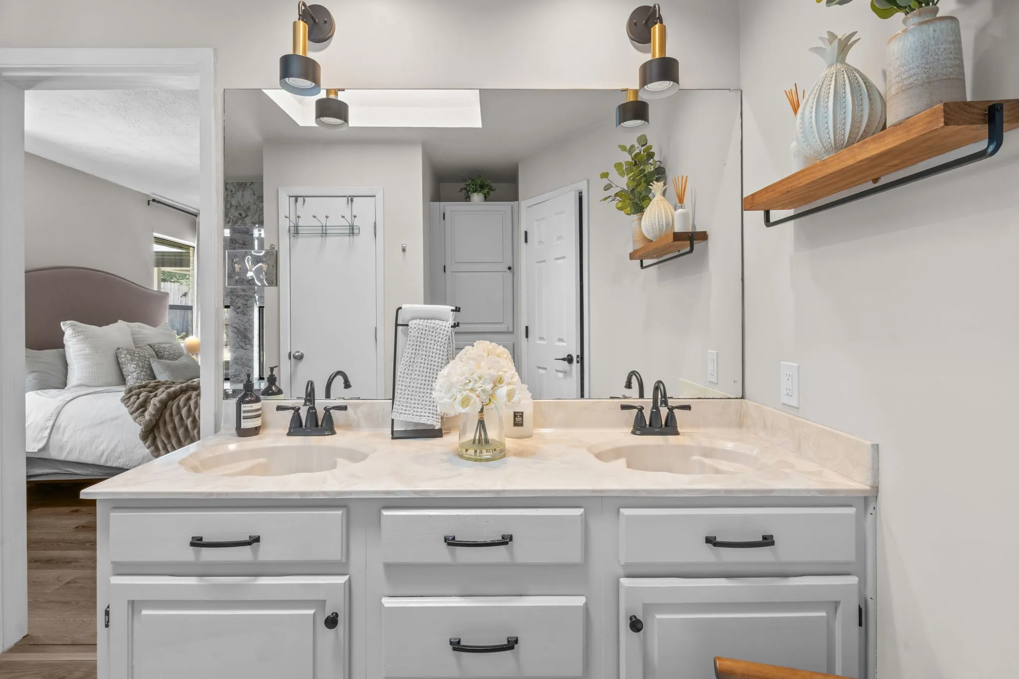 Single Family Residence For Sale in Tarrant County , 7300 Timberlane Drive, North Richland Hills, Texas 76182, 3 Bedroom, 2 Bathroom, 2 Garage spaces, 1,641 Sqft, built in 1985, mls#21364158, Real Estate Agent in North Richland Hills, Homes For Sale in Tarrant county, Homes For Sale in North Richland Hills, Realtor in North Richland Hills Texas, Real Estate Brokerage Independent Realty Texas, Luminita Cordes Realtor