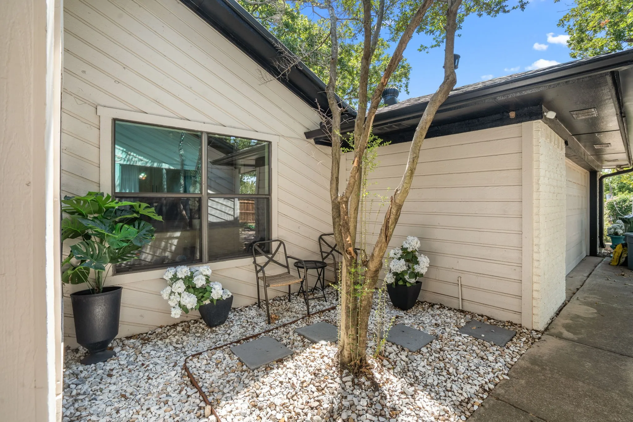 Single Family Residence For Sale in Tarrant County , 7300 Timberlane Drive, North Richland Hills, Texas 76182, 3 Bedroom, 2 Bathroom, 2 Garage spaces, 1,641 Sqft, built in 1985, mls#21364158, Real Estate Agent in North Richland Hills, Homes For Sale in Tarrant county, Homes For Sale in North Richland Hills, Realtor in North Richland Hills Texas, Real Estate Brokerage Independent Realty Texas, Luminita Cordes Realtor